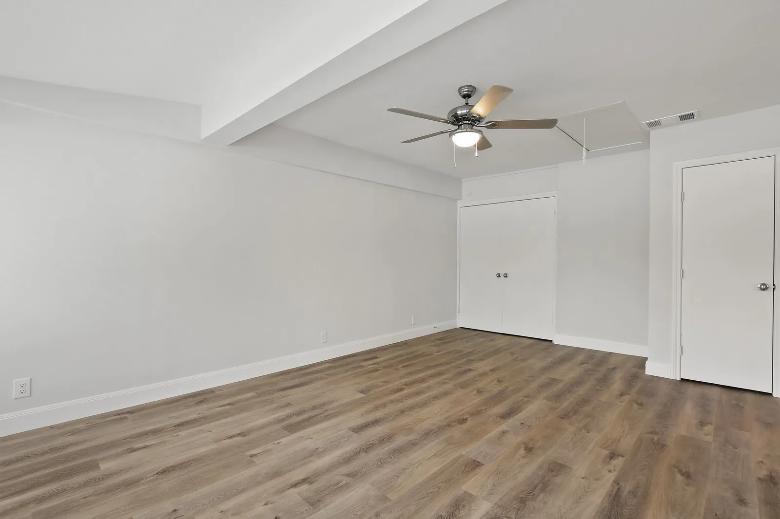 Single Family Residence For Sale in Dallas County , 426 Pittman Street, Richardson, Texas 75081, 4 Bedroom, 2 Bathroom, Garage spaces, 1,992 Sqft, built in 1952, mls#21349640, Real Estate Agent in Richardson, Homes For Sale in Dallas county, Homes For Sale in Richardson, Realtor in Richardson Texas, Real Estate Brokerage Independent Realty Texas, Luminita Cordes Realtor