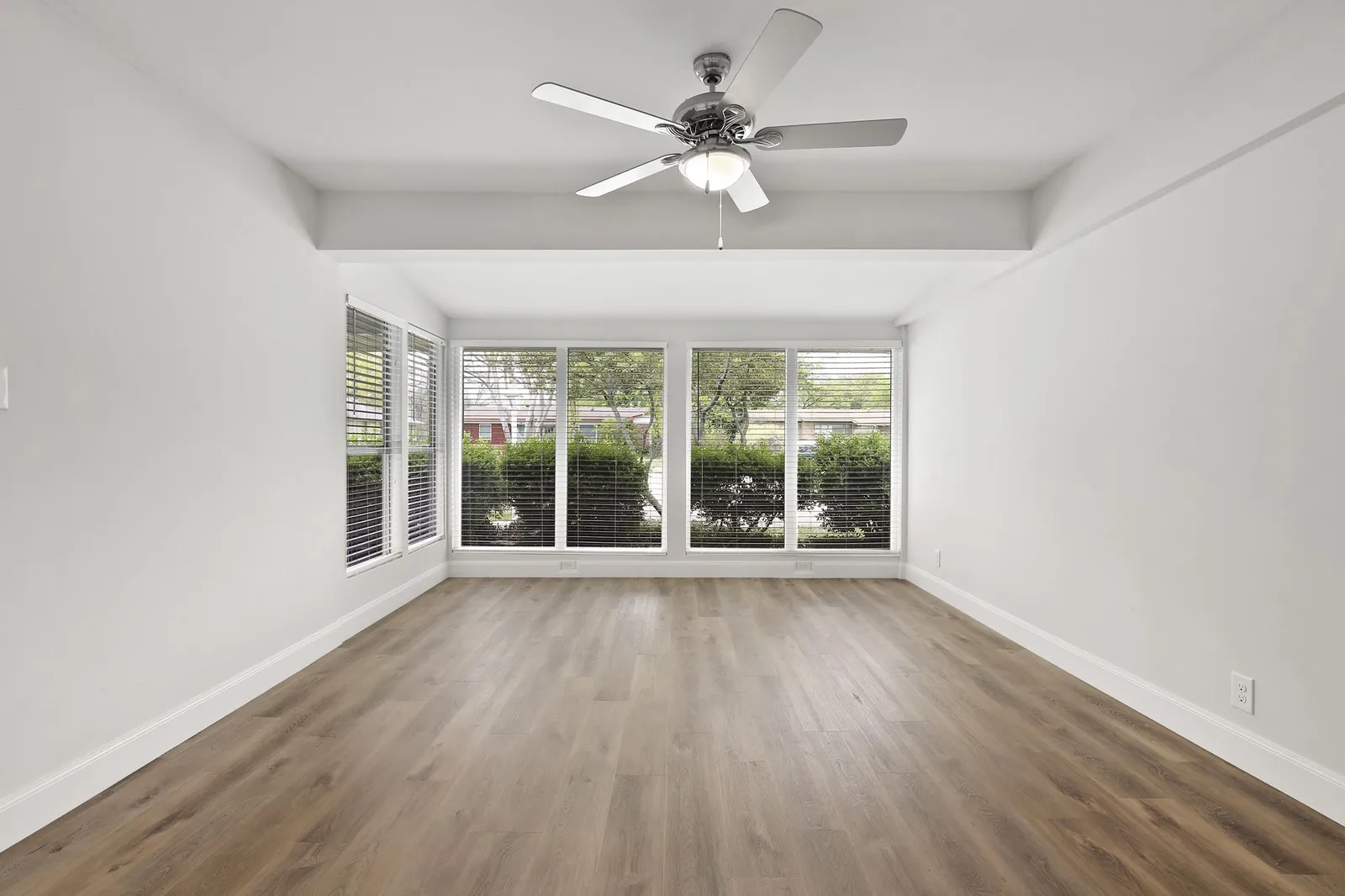 Single Family Residence For Sale in Dallas County , 426 Pittman Street, Richardson, Texas 75081, 4 Bedroom, 2 Bathroom, Garage spaces, 1,992 Sqft, built in 1952, mls#21349640, Real Estate Agent in Richardson, Homes For Sale in Dallas county, Homes For Sale in Richardson, Realtor in Richardson Texas, Real Estate Brokerage Independent Realty Texas, Luminita Cordes Realtor