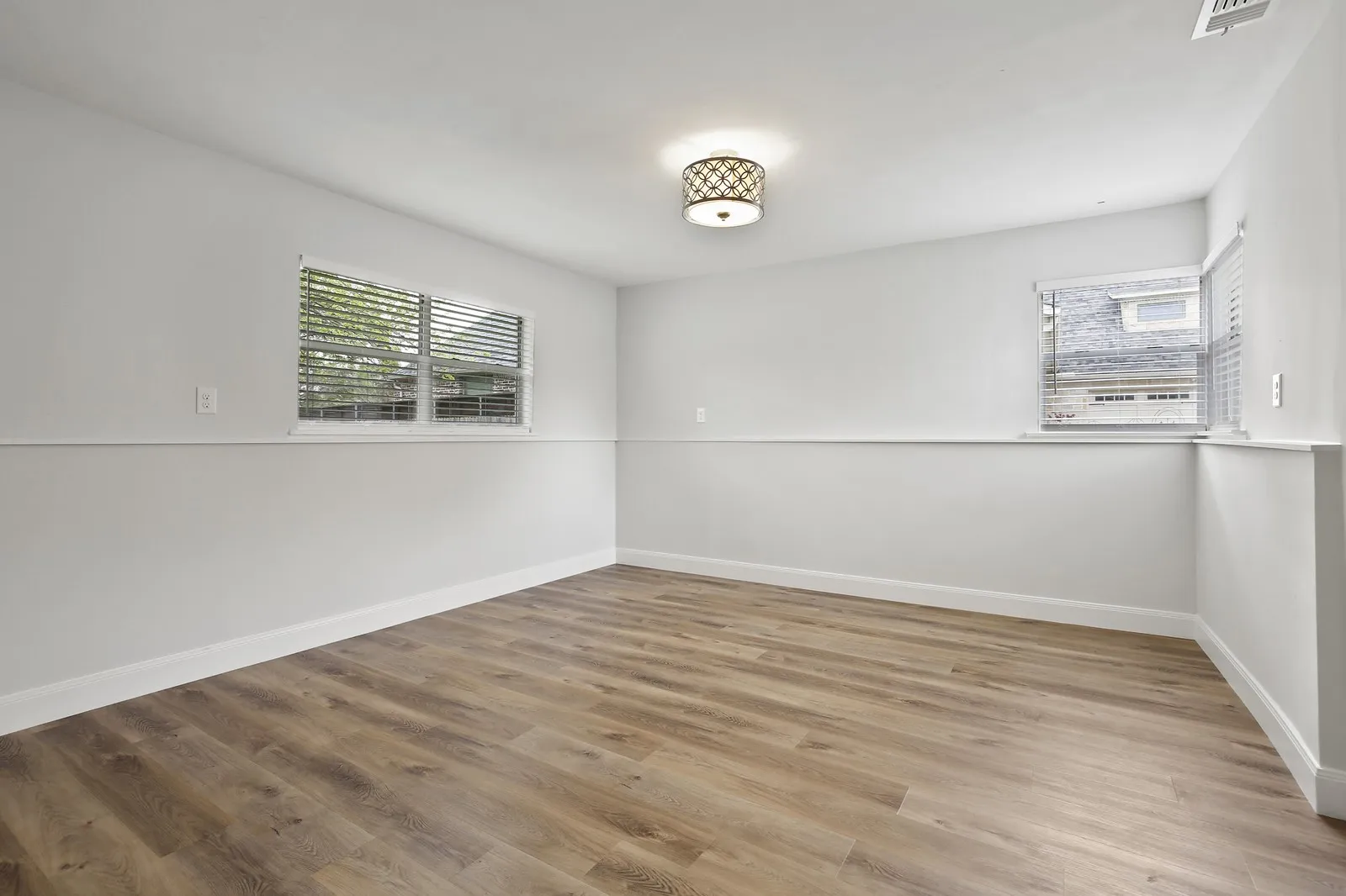 Single Family Residence For Sale in Dallas County , 426 Pittman Street, Richardson, Texas 75081, 4 Bedroom, 2 Bathroom, Garage spaces, 1,992 Sqft, built in 1952, mls#21349640, Real Estate Agent in Richardson, Homes For Sale in Dallas county, Homes For Sale in Richardson, Realtor in Richardson Texas, Real Estate Brokerage Independent Realty Texas, Luminita Cordes Realtor