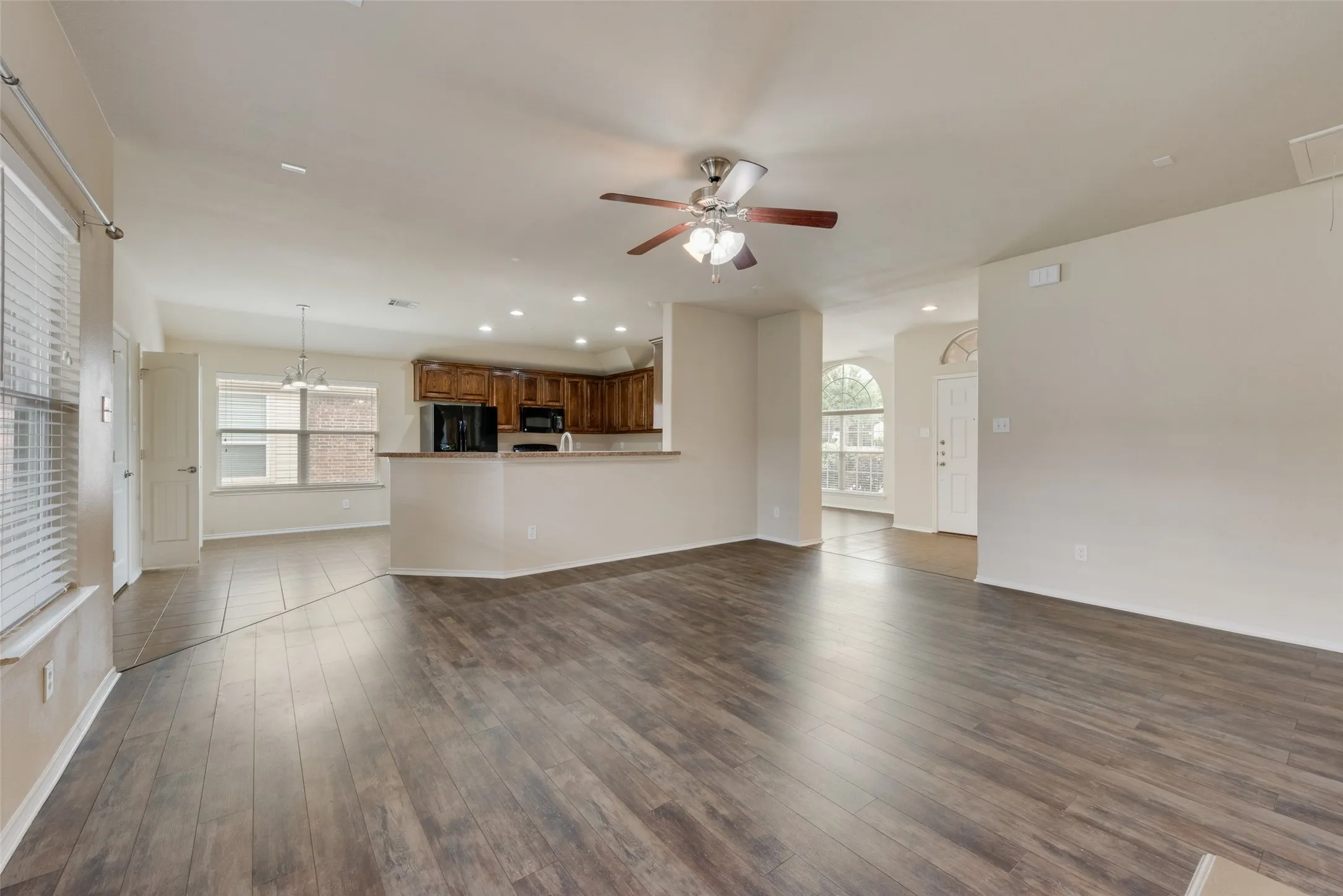 Single Family Residence For Rent in Rockwall County , 1077 Hampton Bay Drive, Rockwall, Texas 75087, 4 Bedroom, 2 Bathroom, 2 Garage spaces, 1,868 Sqft, built in 2011, mls#21349913, Real Estate Agent in Rockwall, Homes For Rent in Rockwall county, Homes For Rent in Rockwall, Realtor in Rockwall Texas, Real Estate Brokerage Independent Realty Texas, Luminita Cordes Realtor