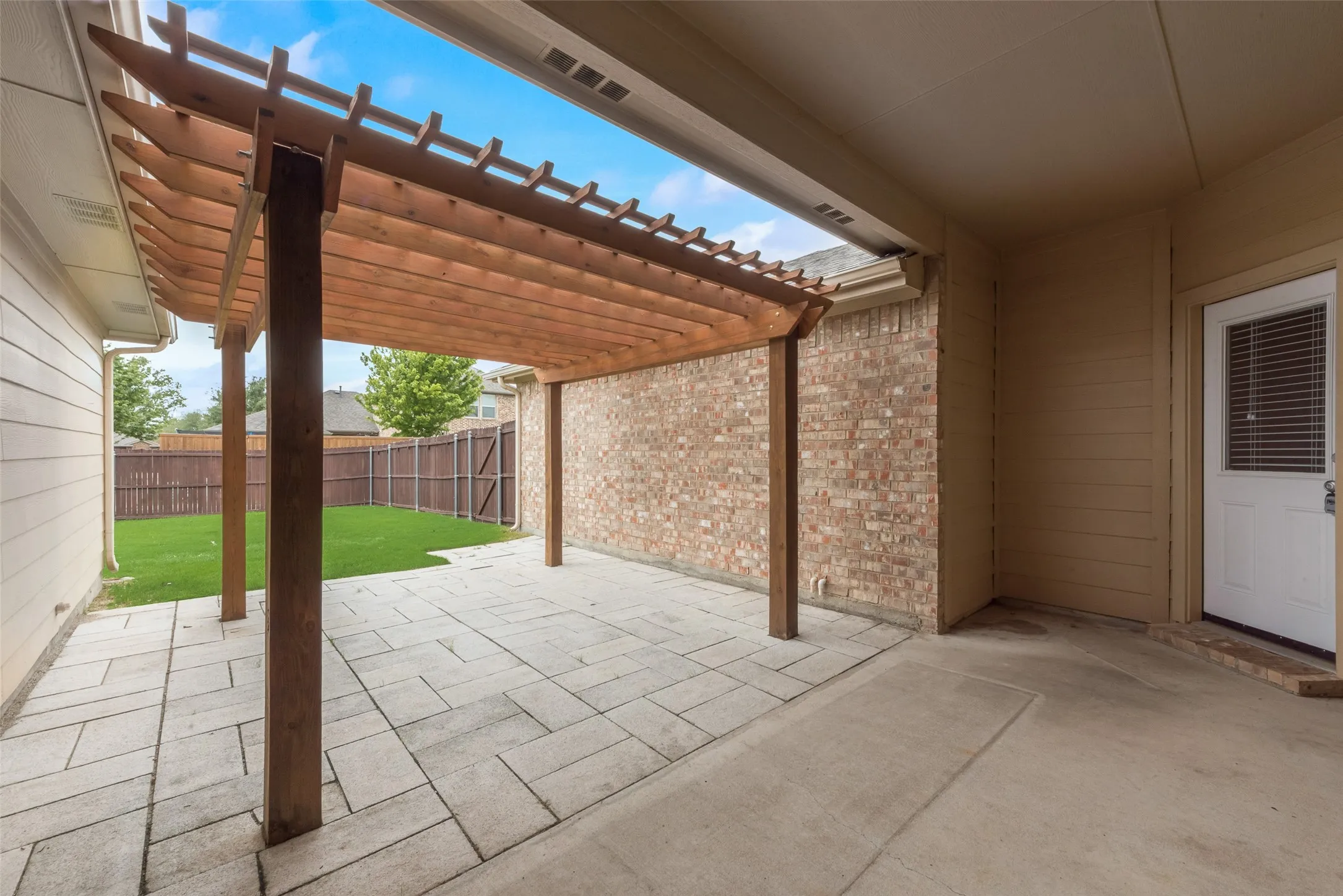 Single Family Residence For Rent in Rockwall County , 1077 Hampton Bay Drive, Rockwall, Texas 75087, 4 Bedroom, 2 Bathroom, 2 Garage spaces, 1,868 Sqft, built in 2011, mls#21349913, Real Estate Agent in Rockwall, Homes For Rent in Rockwall county, Homes For Rent in Rockwall, Realtor in Rockwall Texas, Real Estate Brokerage Independent Realty Texas, Luminita Cordes Realtor
