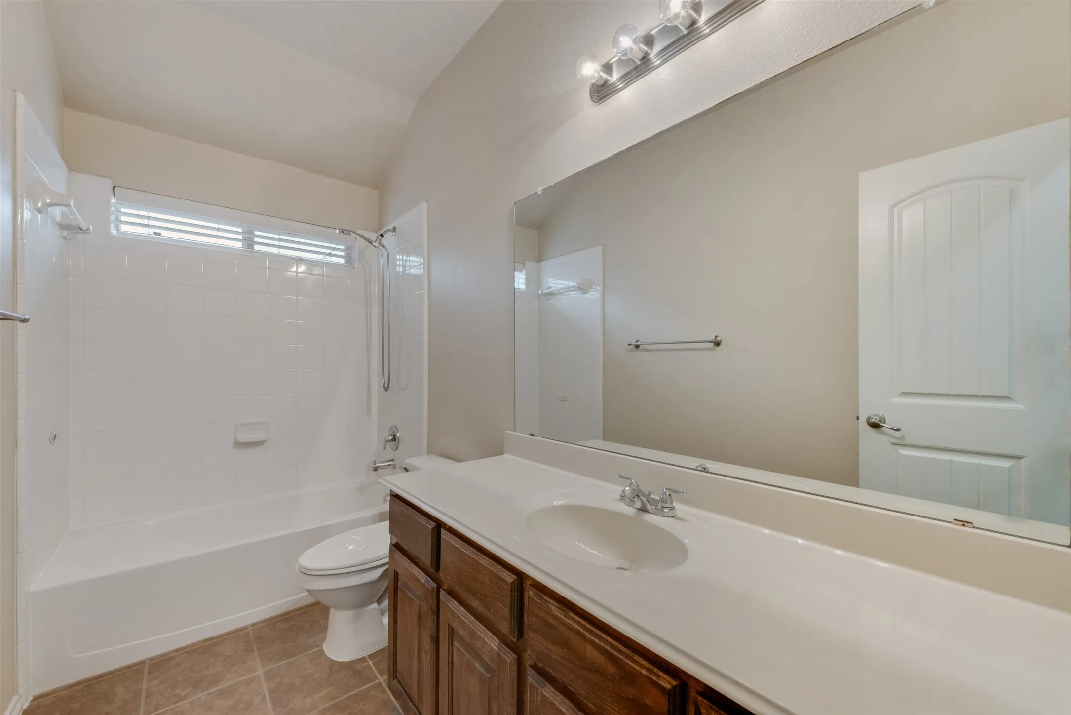 Single Family Residence For Rent in Rockwall County , 1077 Hampton Bay Drive, Rockwall, Texas 75087, 4 Bedroom, 2 Bathroom, 2 Garage spaces, 1,868 Sqft, built in 2011, mls#21349913, Real Estate Agent in Rockwall, Homes For Rent in Rockwall county, Homes For Rent in Rockwall, Realtor in Rockwall Texas, Real Estate Brokerage Independent Realty Texas, Luminita Cordes Realtor