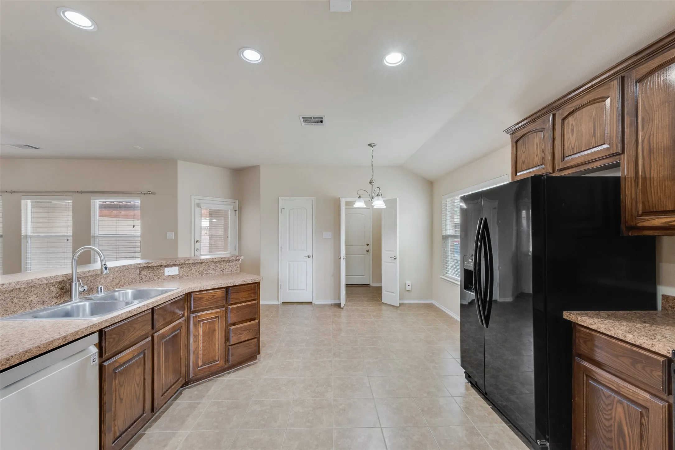 Single Family Residence For Rent in Rockwall County , 1077 Hampton Bay Drive, Rockwall, Texas 75087, 4 Bedroom, 2 Bathroom, 2 Garage spaces, 1,868 Sqft, built in 2011, mls#21349913, Real Estate Agent in Rockwall, Homes For Rent in Rockwall county, Homes For Rent in Rockwall, Realtor in Rockwall Texas, Real Estate Brokerage Independent Realty Texas, Luminita Cordes Realtor