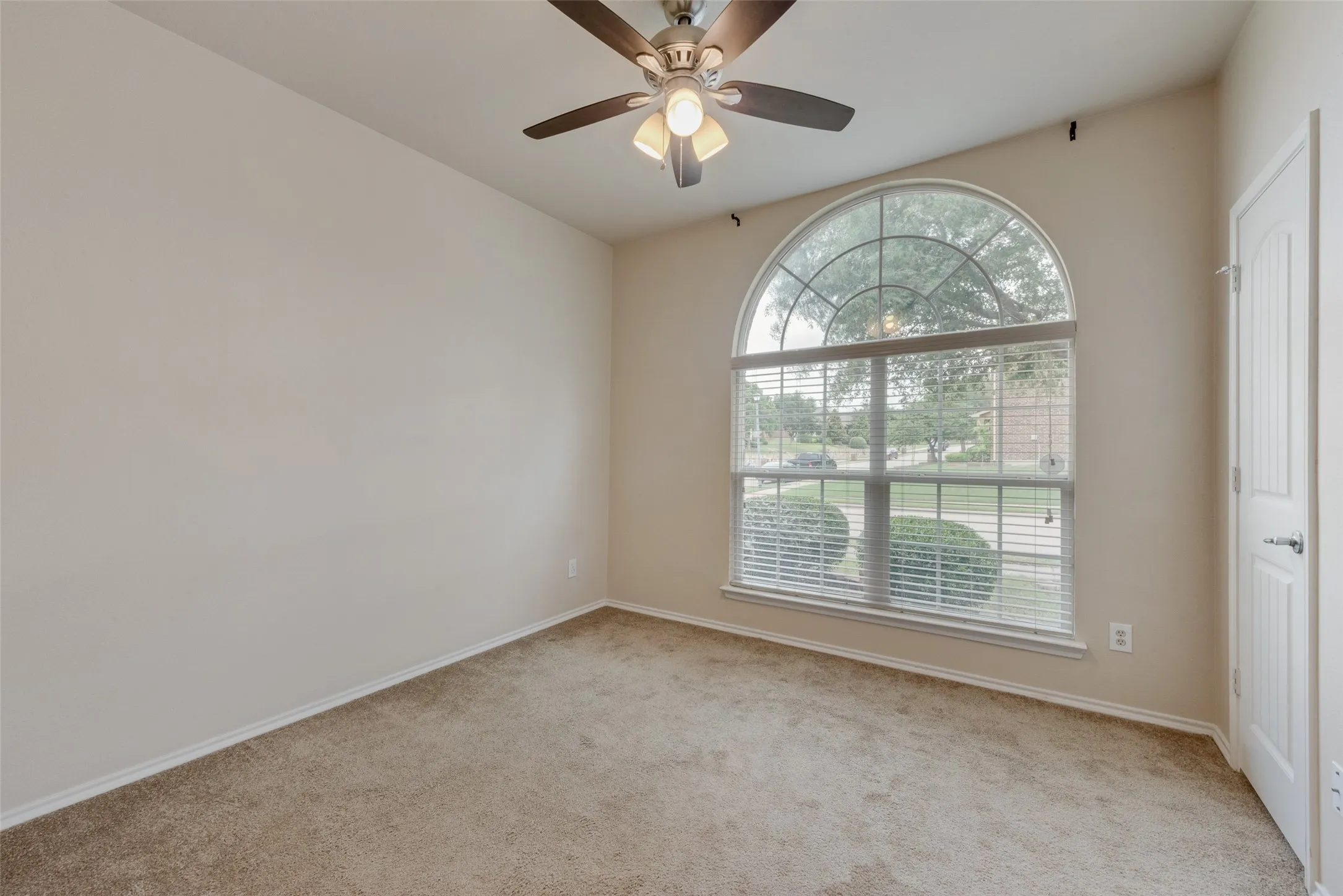 Single Family Residence For Rent in Rockwall County , 1077 Hampton Bay Drive, Rockwall, Texas 75087, 4 Bedroom, 2 Bathroom, 2 Garage spaces, 1,868 Sqft, built in 2011, mls#21349913, Real Estate Agent in Rockwall, Homes For Rent in Rockwall county, Homes For Rent in Rockwall, Realtor in Rockwall Texas, Real Estate Brokerage Independent Realty Texas, Luminita Cordes Realtor