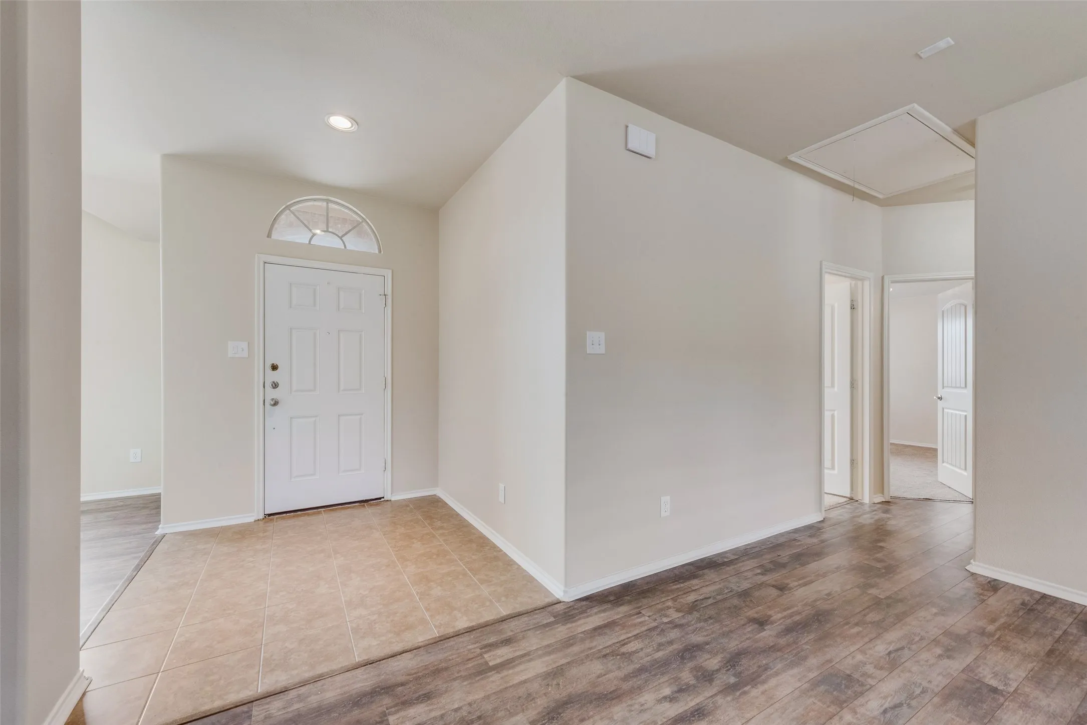 Single Family Residence For Rent in Rockwall County , 1077 Hampton Bay Drive, Rockwall, Texas 75087, 4 Bedroom, 2 Bathroom, 2 Garage spaces, 1,868 Sqft, built in 2011, mls#21349913, Real Estate Agent in Rockwall, Homes For Rent in Rockwall county, Homes For Rent in Rockwall, Realtor in Rockwall Texas, Real Estate Brokerage Independent Realty Texas, Luminita Cordes Realtor