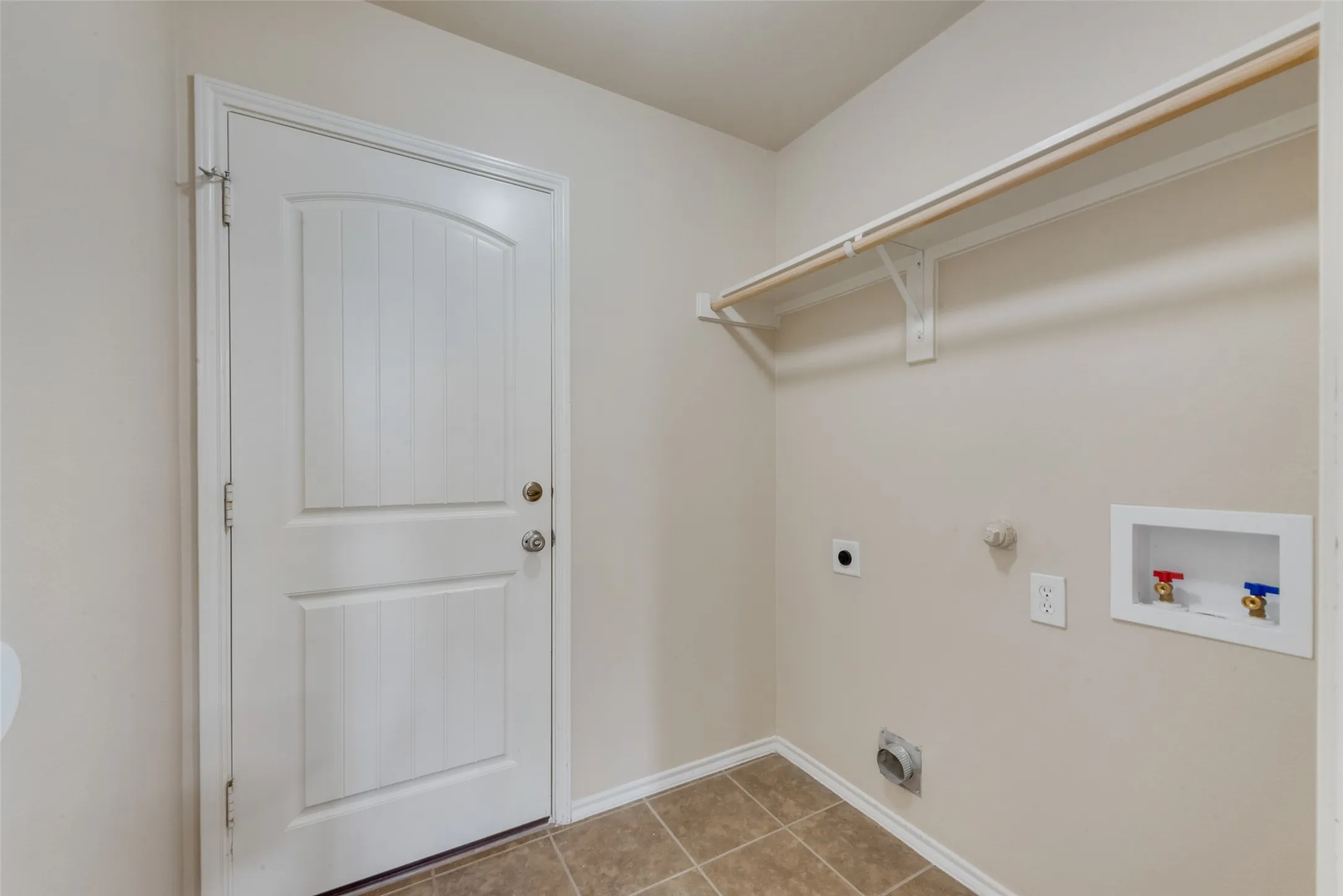 Single Family Residence For Rent in Rockwall County , 1077 Hampton Bay Drive, Rockwall, Texas 75087, 4 Bedroom, 2 Bathroom, 2 Garage spaces, 1,868 Sqft, built in 2011, mls#21349913, Real Estate Agent in Rockwall, Homes For Rent in Rockwall county, Homes For Rent in Rockwall, Realtor in Rockwall Texas, Real Estate Brokerage Independent Realty Texas, Luminita Cordes Realtor