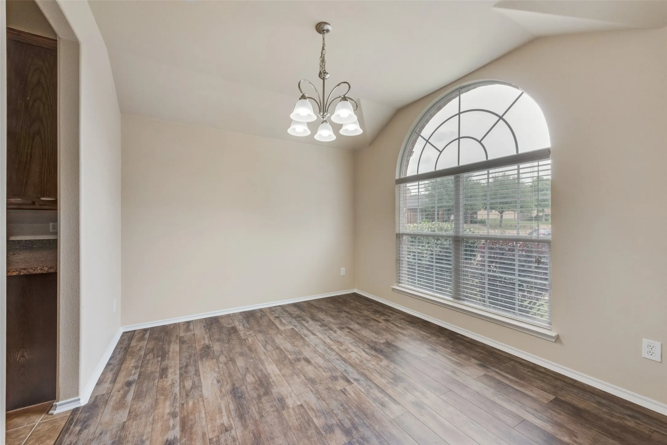 Single Family Residence For Rent in Rockwall County , 1077 Hampton Bay Drive, Rockwall, Texas 75087, 4 Bedroom, 2 Bathroom, 2 Garage spaces, 1,868 Sqft, built in 2011, mls#21349913, Real Estate Agent in Rockwall, Homes For Rent in Rockwall county, Homes For Rent in Rockwall, Realtor in Rockwall Texas, Real Estate Brokerage Independent Realty Texas, Luminita Cordes Realtor