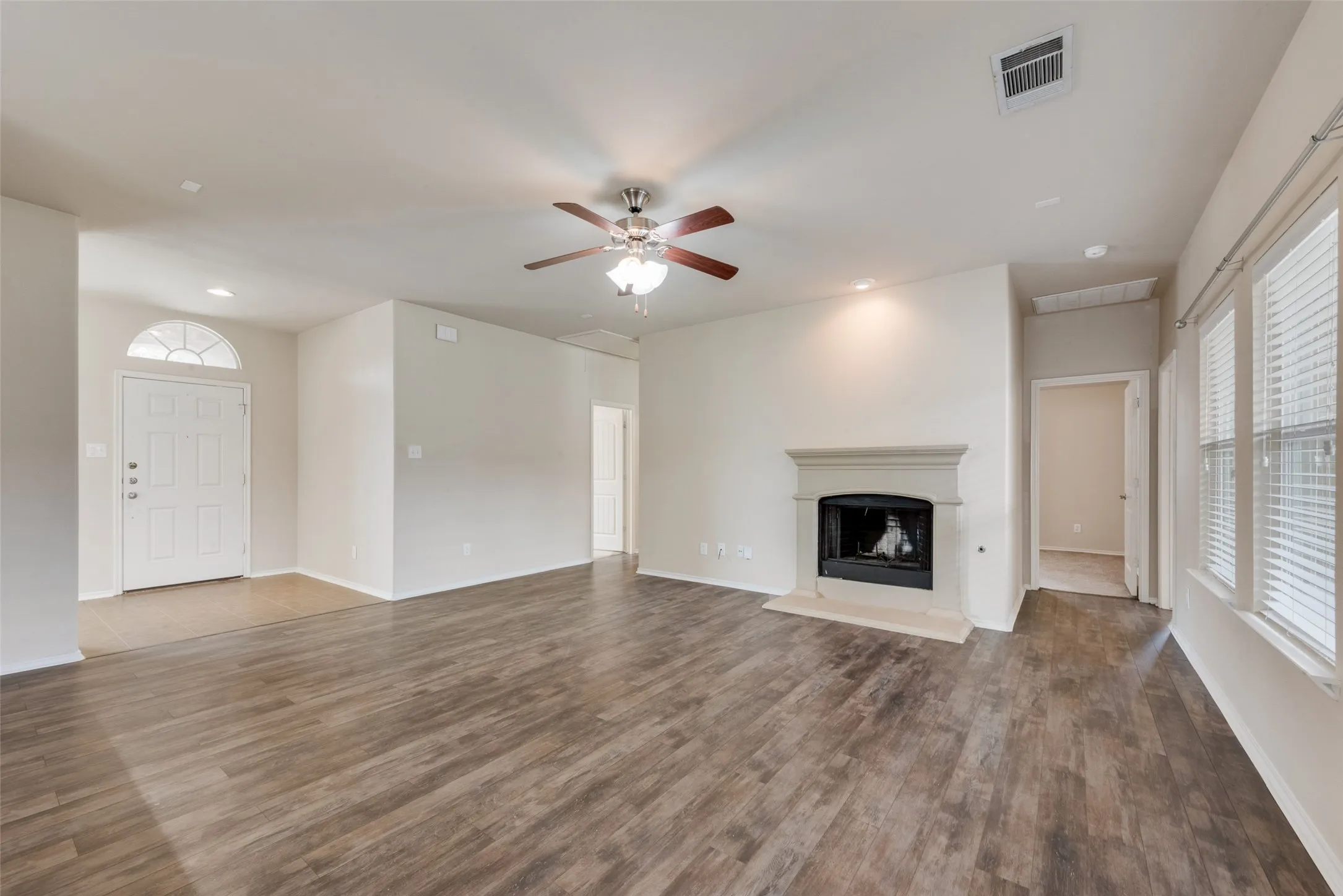 Single Family Residence For Rent in Rockwall County , 1077 Hampton Bay Drive, Rockwall, Texas 75087, 4 Bedroom, 2 Bathroom, 2 Garage spaces, 1,868 Sqft, built in 2011, mls#21349913, Real Estate Agent in Rockwall, Homes For Rent in Rockwall county, Homes For Rent in Rockwall, Realtor in Rockwall Texas, Real Estate Brokerage Independent Realty Texas, Luminita Cordes Realtor