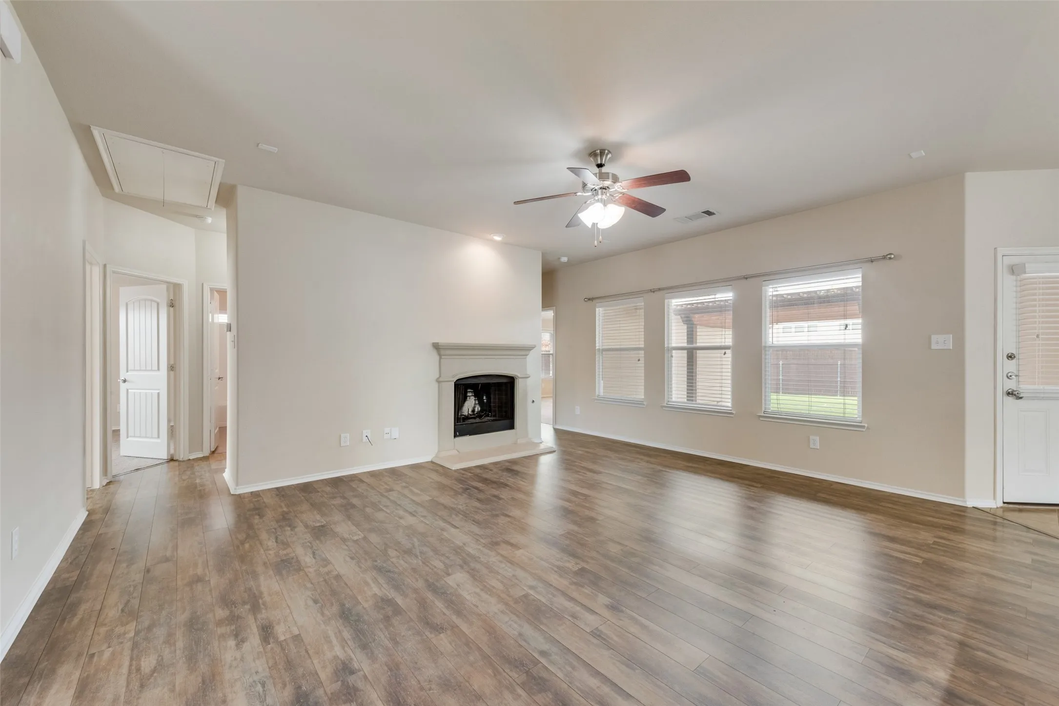 Single Family Residence For Rent in Rockwall County , 1077 Hampton Bay Drive, Rockwall, Texas 75087, 4 Bedroom, 2 Bathroom, 2 Garage spaces, 1,868 Sqft, built in 2011, mls#21349913, Real Estate Agent in Rockwall, Homes For Rent in Rockwall county, Homes For Rent in Rockwall, Realtor in Rockwall Texas, Real Estate Brokerage Independent Realty Texas, Luminita Cordes Realtor
