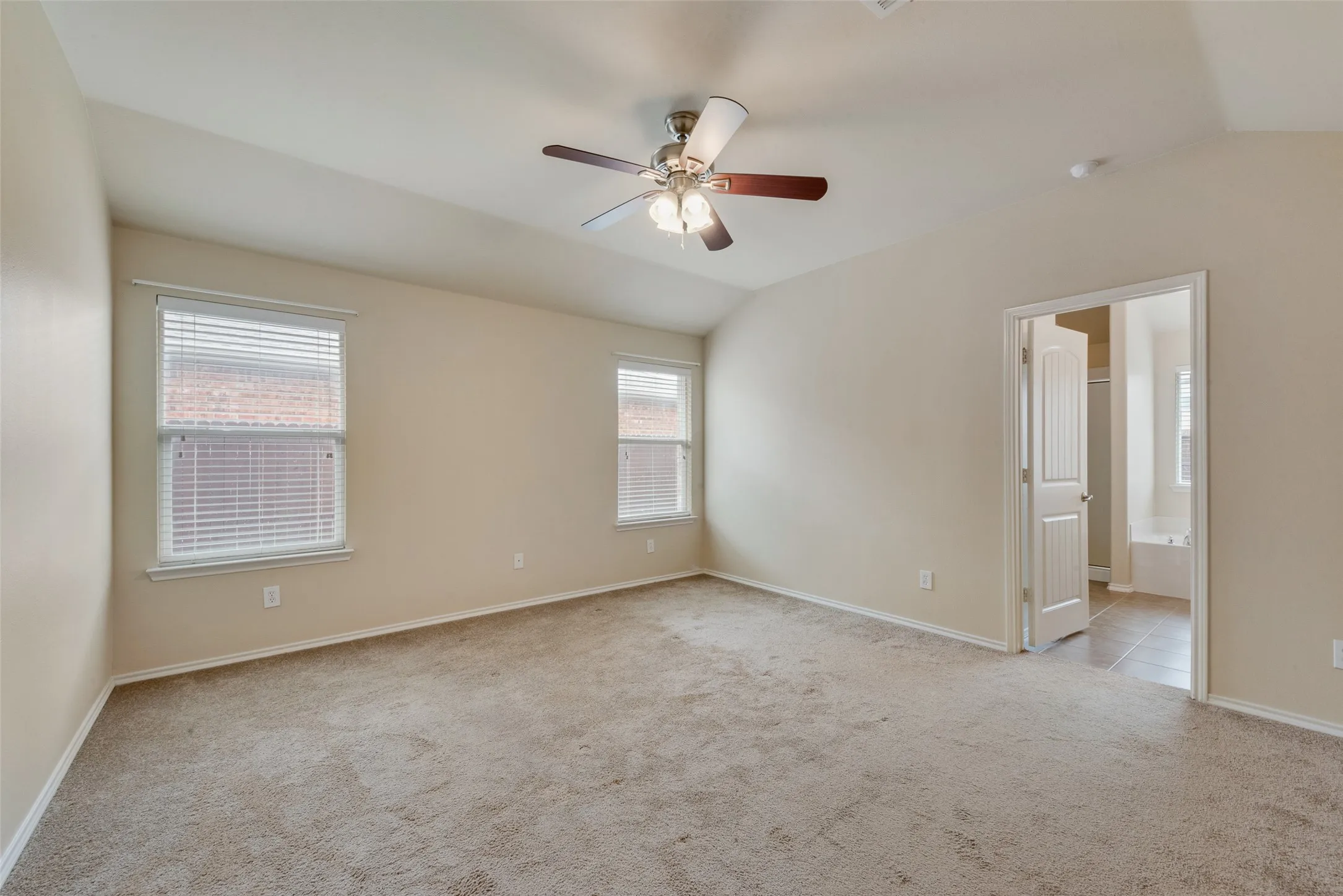 Single Family Residence For Rent in Rockwall County , 1077 Hampton Bay Drive, Rockwall, Texas 75087, 4 Bedroom, 2 Bathroom, 2 Garage spaces, 1,868 Sqft, built in 2011, mls#21349913, Real Estate Agent in Rockwall, Homes For Rent in Rockwall county, Homes For Rent in Rockwall, Realtor in Rockwall Texas, Real Estate Brokerage Independent Realty Texas, Luminita Cordes Realtor