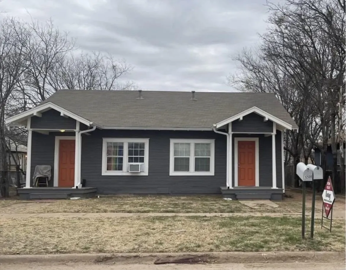 Duplex For Sale in Taylor County , 1209 Chestnut, Abilene, Texas 79602, 2 Bedroom, 2 Bathroom, Garage spaces, 0 Sqft, built in 1935, mls#21349920, Real Estate Agent in Abilene, Homes For Sale in Taylor county, Homes For Sale in Abilene, Realtor in Abilene Texas, Real Estate Brokerage Independent Realty Texas, Luminita Cordes Realtor