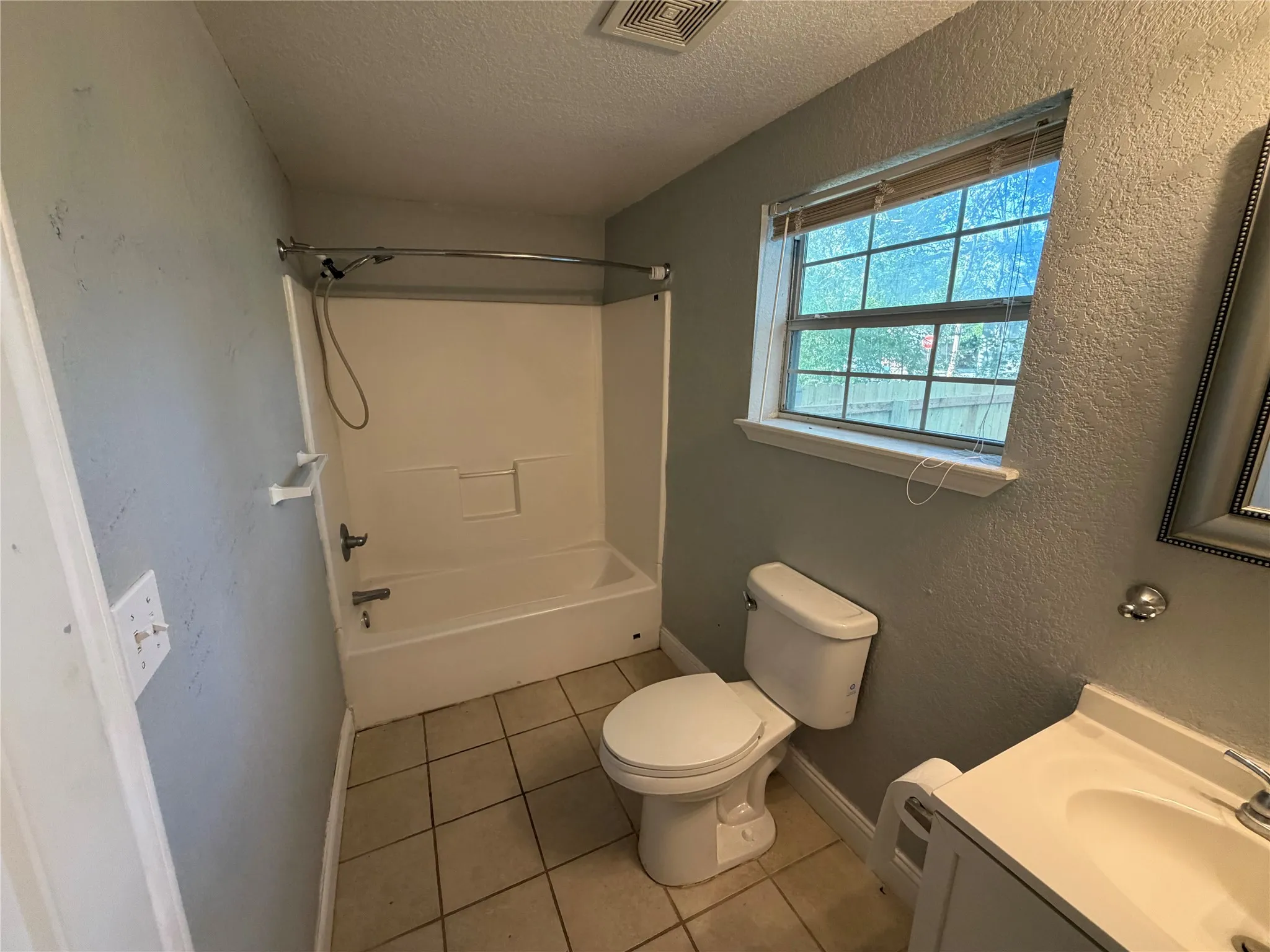 Single Family Residence For Rent in Erath County , 979 W Pecan Street, Stephenville, Texas 76401, 3 Bedroom, 2 Bathroom, Garage spaces, 961 Sqft, built in 1930, mls#21349919, Real Estate Agent in Stephenville, Homes For Rent in Erath county, Homes For Rent in Stephenville, Realtor in Stephenville Texas, Real Estate Brokerage Independent Realty Texas, Luminita Cordes Realtor