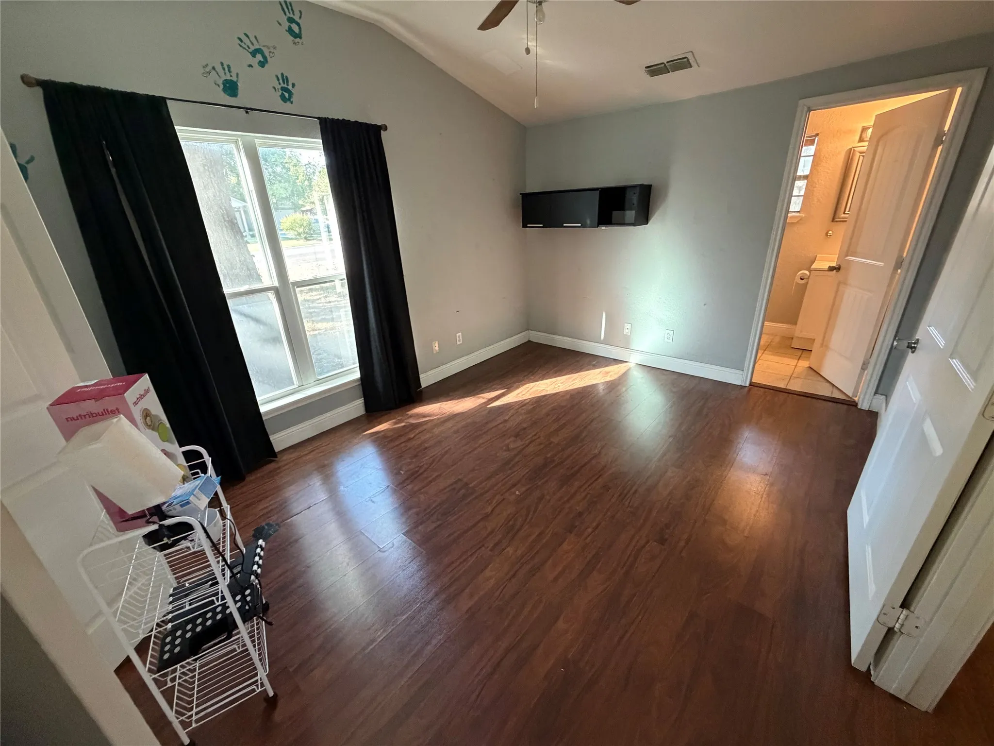 Single Family Residence For Rent in Erath County , 979 W Pecan Street, Stephenville, Texas 76401, 3 Bedroom, 2 Bathroom, Garage spaces, 961 Sqft, built in 1930, mls#21349919, Real Estate Agent in Stephenville, Homes For Rent in Erath county, Homes For Rent in Stephenville, Realtor in Stephenville Texas, Real Estate Brokerage Independent Realty Texas, Luminita Cordes Realtor