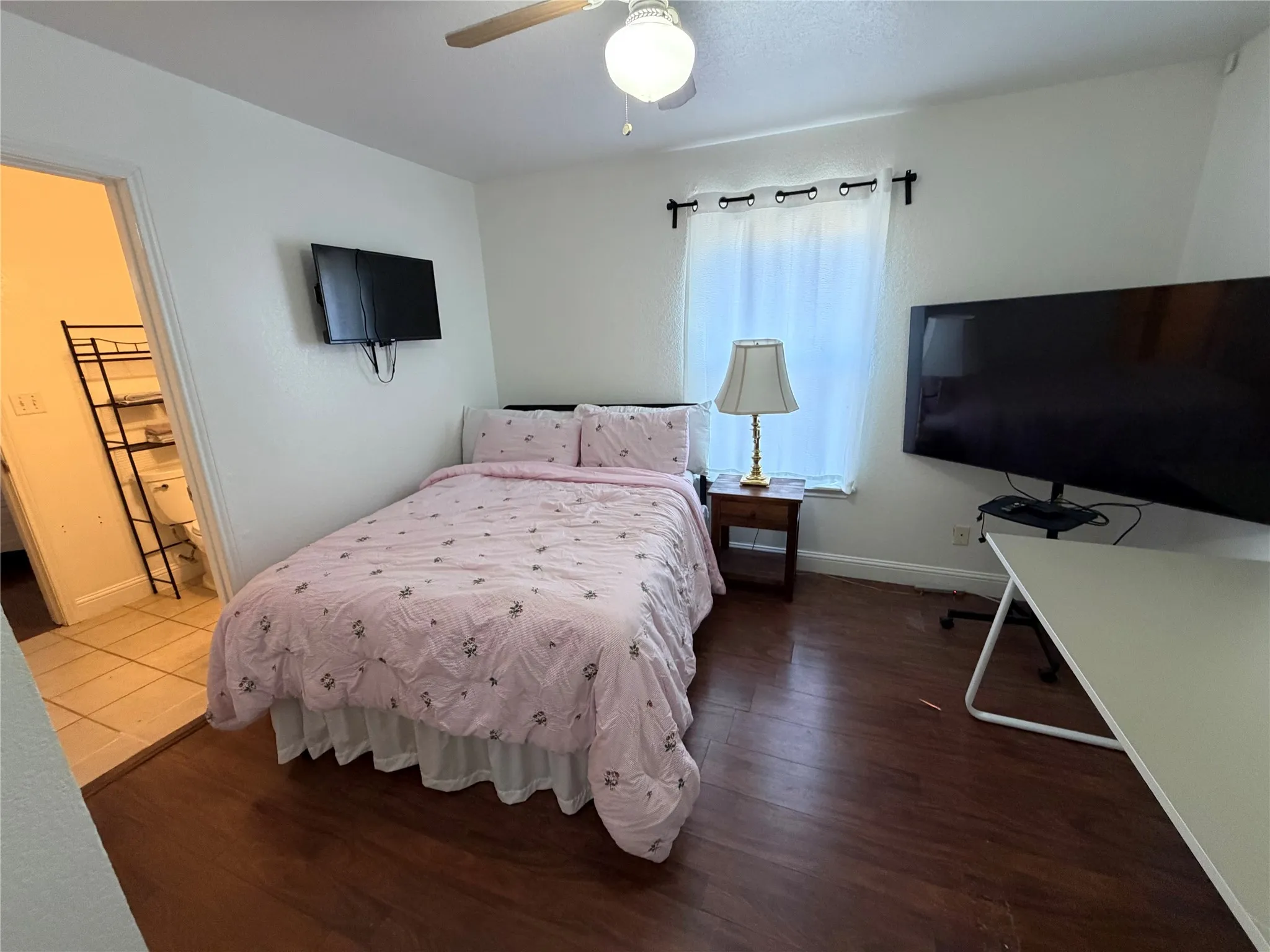 Single Family Residence For Rent in Erath County , 979 W Pecan Street, Stephenville, Texas 76401, 3 Bedroom, 2 Bathroom, Garage spaces, 961 Sqft, built in 1930, mls#21349919, Real Estate Agent in Stephenville, Homes For Rent in Erath county, Homes For Rent in Stephenville, Realtor in Stephenville Texas, Real Estate Brokerage Independent Realty Texas, Luminita Cordes Realtor