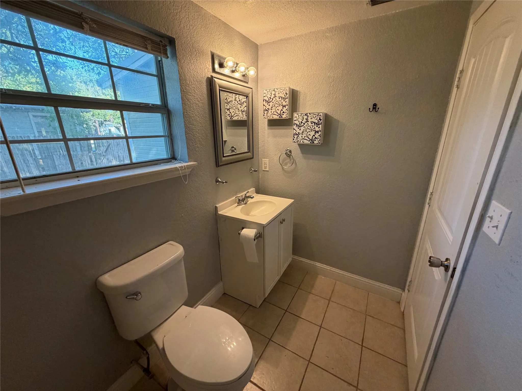 Single Family Residence For Rent in Erath County , 979 W Pecan Street, Stephenville, Texas 76401, 3 Bedroom, 2 Bathroom, Garage spaces, 961 Sqft, built in 1930, mls#21349919, Real Estate Agent in Stephenville, Homes For Rent in Erath county, Homes For Rent in Stephenville, Realtor in Stephenville Texas, Real Estate Brokerage Independent Realty Texas, Luminita Cordes Realtor