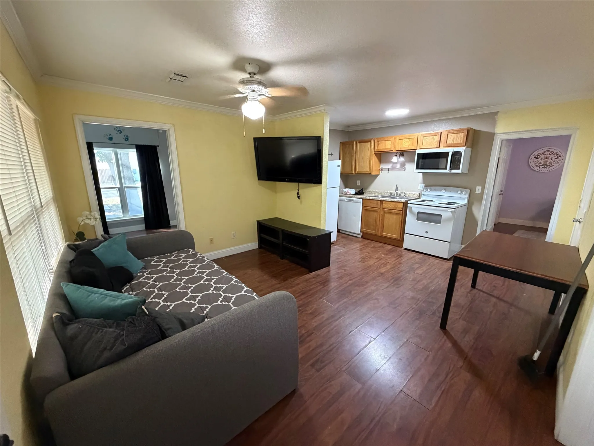 Single Family Residence For Rent in Erath County , 979 W Pecan Street, Stephenville, Texas 76401, 3 Bedroom, 2 Bathroom, Garage spaces, 961 Sqft, built in 1930, mls#21349919, Real Estate Agent in Stephenville, Homes For Rent in Erath county, Homes For Rent in Stephenville, Realtor in Stephenville Texas, Real Estate Brokerage Independent Realty Texas, Luminita Cordes Realtor