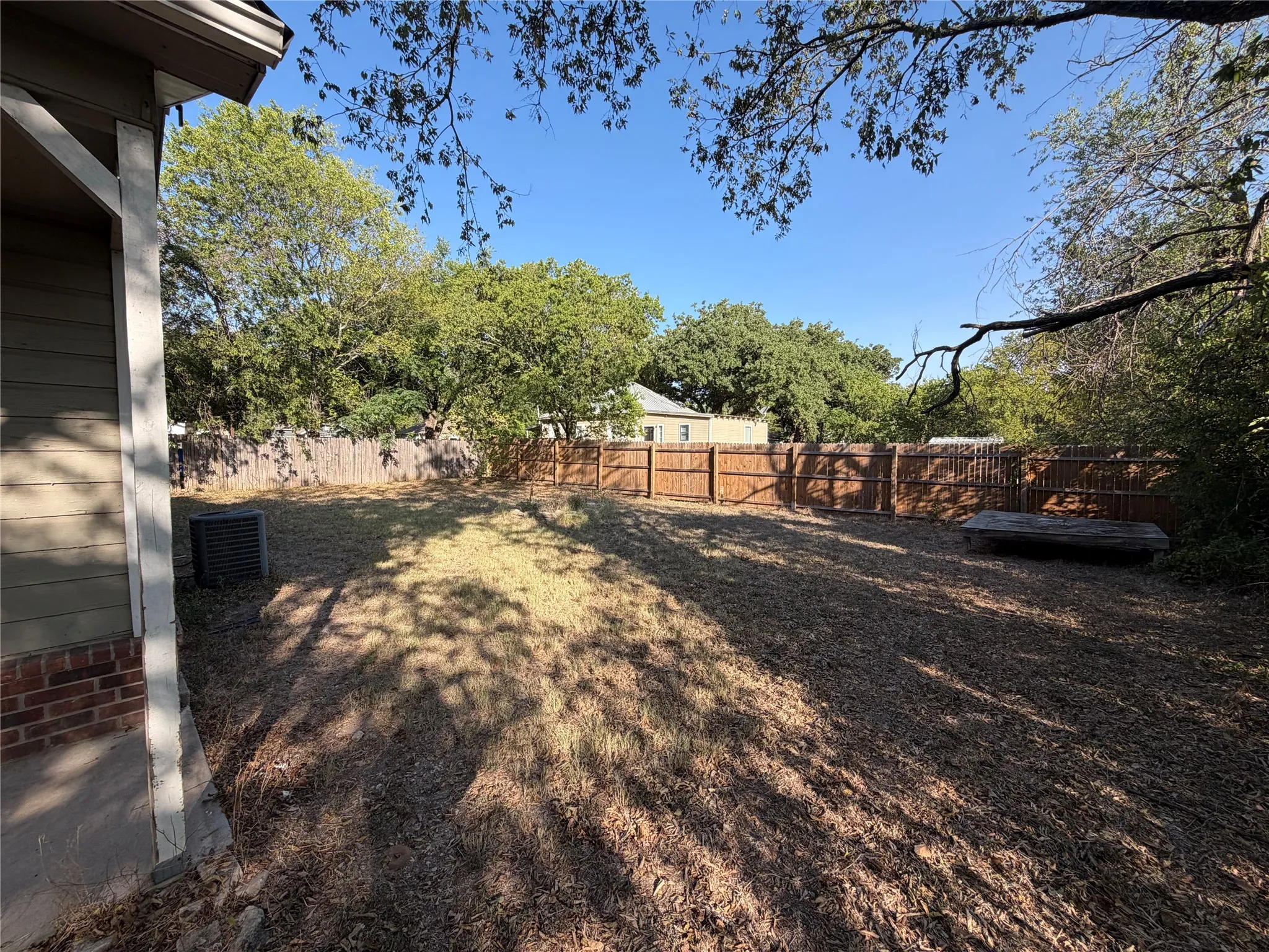 Single Family Residence For Rent in Erath County , 979 W Pecan Street, Stephenville, Texas 76401, 3 Bedroom, 2 Bathroom, Garage spaces, 961 Sqft, built in 1930, mls#21349919, Real Estate Agent in Stephenville, Homes For Rent in Erath county, Homes For Rent in Stephenville, Realtor in Stephenville Texas, Real Estate Brokerage Independent Realty Texas, Luminita Cordes Realtor