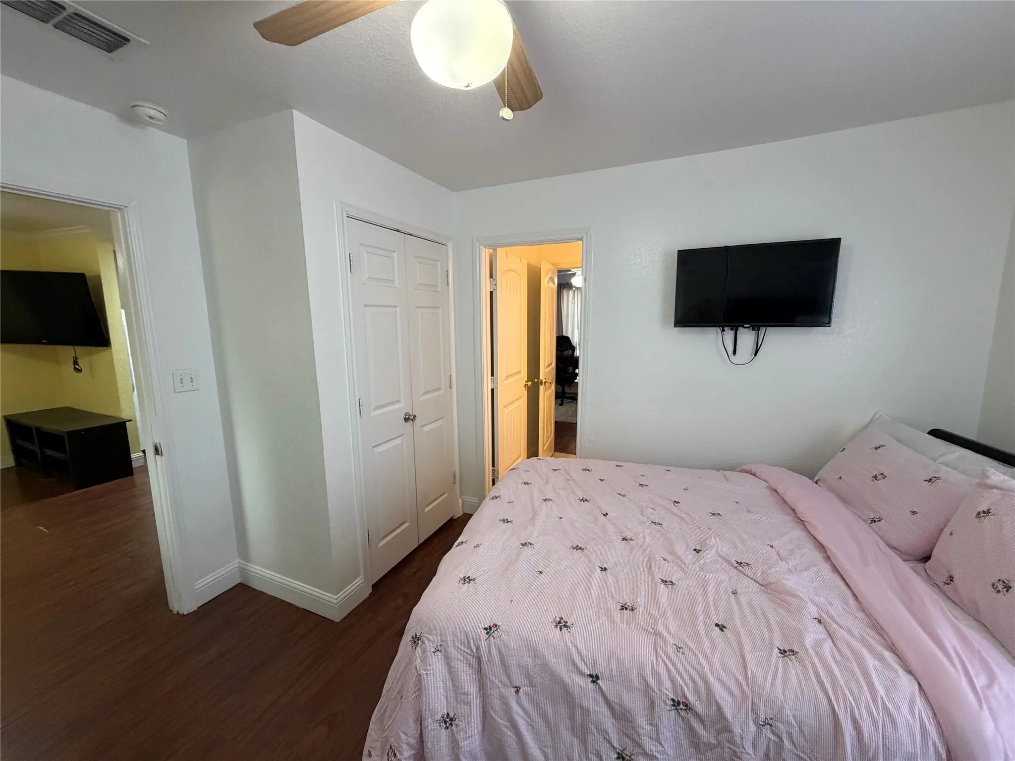 Single Family Residence For Rent in Erath County , 979 W Pecan Street, Stephenville, Texas 76401, 3 Bedroom, 2 Bathroom, Garage spaces, 961 Sqft, built in 1930, mls#21349919, Real Estate Agent in Stephenville, Homes For Rent in Erath county, Homes For Rent in Stephenville, Realtor in Stephenville Texas, Real Estate Brokerage Independent Realty Texas, Luminita Cordes Realtor