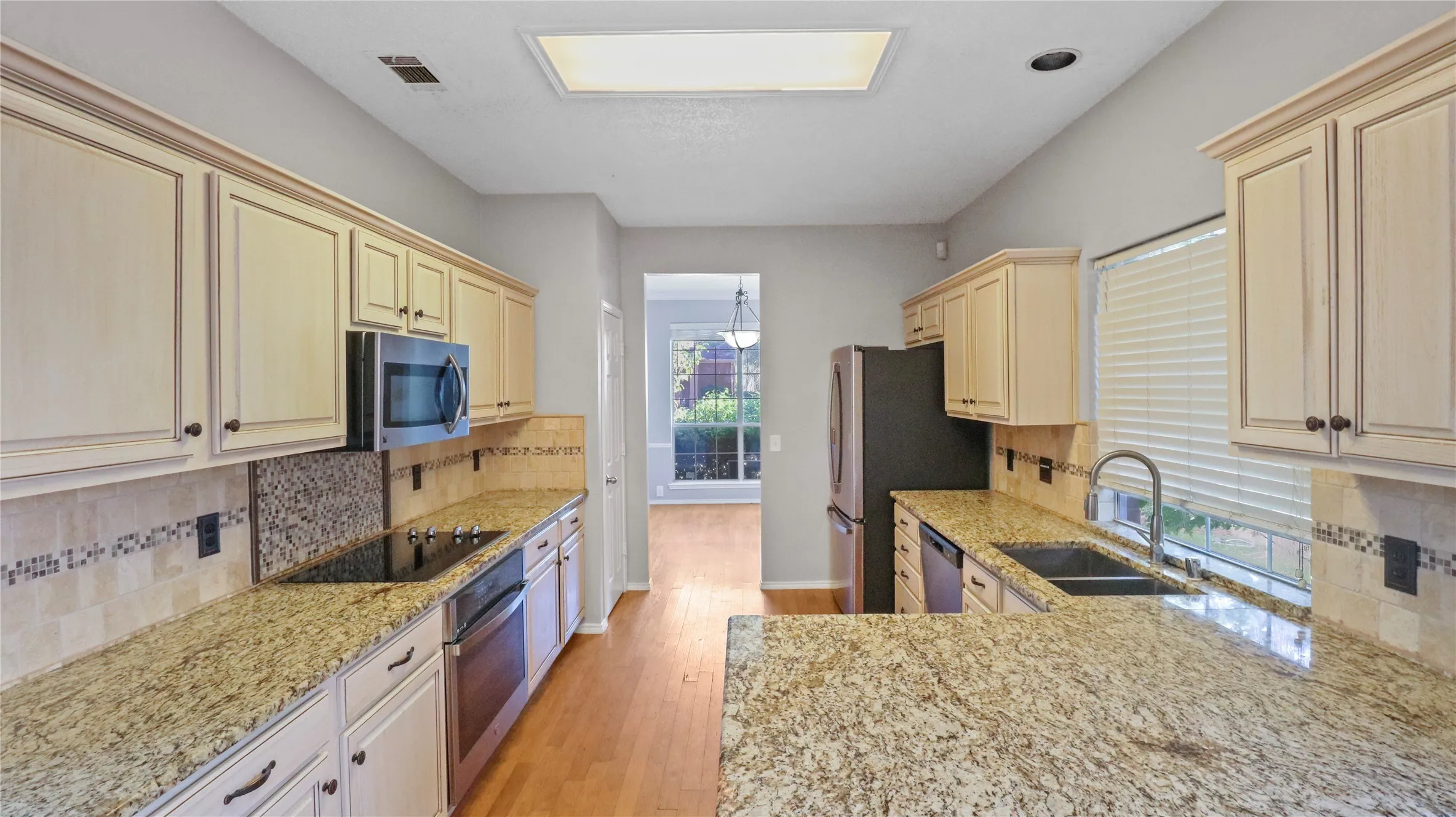 Single Family Residence For Sale in Collin County , 9512 Preston Vineyard Drive, Frisco, Texas 75035, 4 Bedroom, 3 Bathroom, 2 Garage spaces, 2,660 Sqft, built in 1995, mls#21349943, Real Estate Agent in Frisco, Homes For Sale in Collin county, Homes For Sale in Frisco, Realtor in Frisco Texas, Real Estate Brokerage Independent Realty Texas, Luminita Cordes Realtor