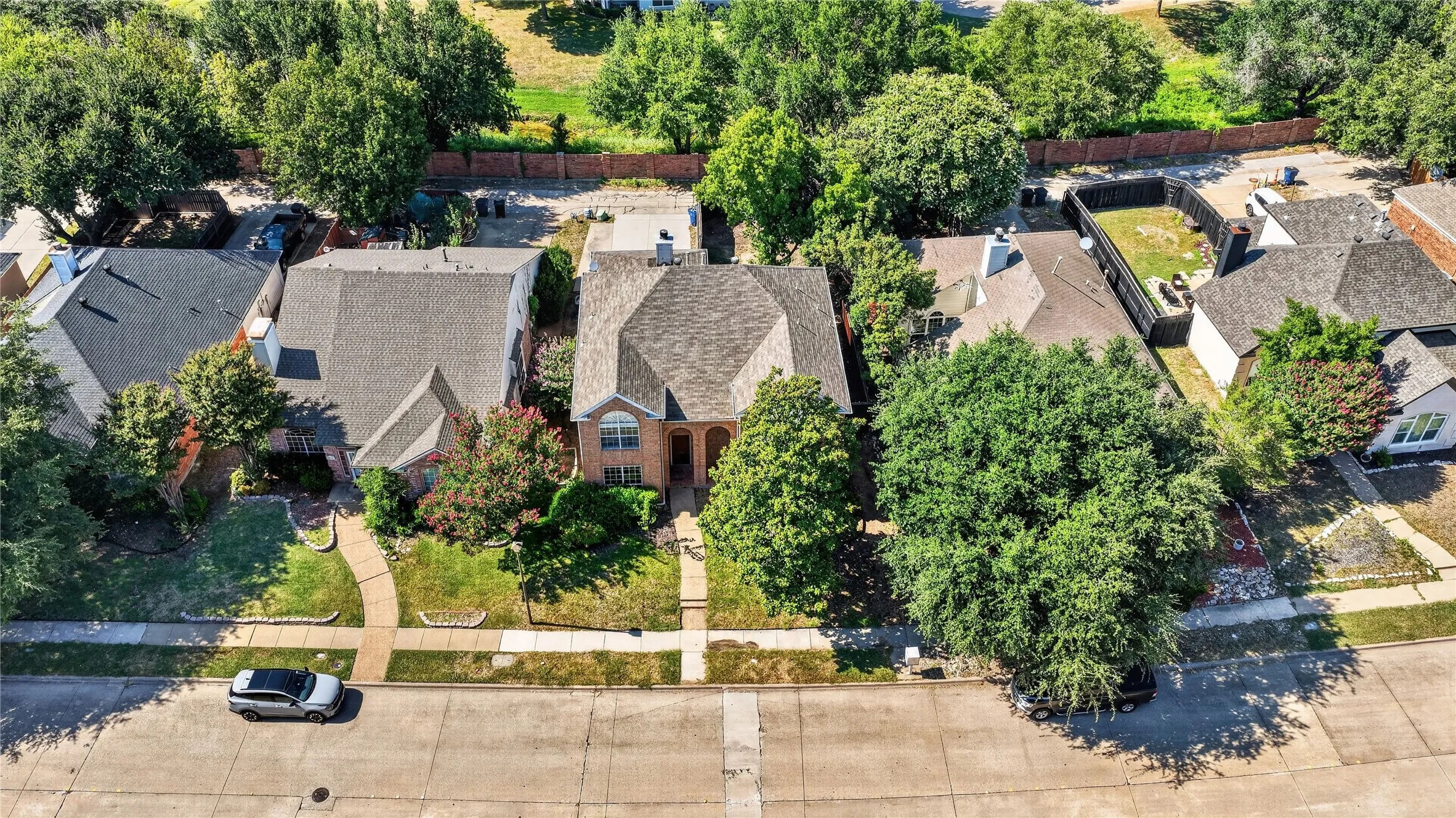Single Family Residence For Sale in Collin County , 9512 Preston Vineyard Drive, Frisco, Texas 75035, 4 Bedroom, 3 Bathroom, 2 Garage spaces, 2,660 Sqft, built in 1995, mls#21349943, Real Estate Agent in Frisco, Homes For Sale in Collin county, Homes For Sale in Frisco, Realtor in Frisco Texas, Real Estate Brokerage Independent Realty Texas, Luminita Cordes Realtor