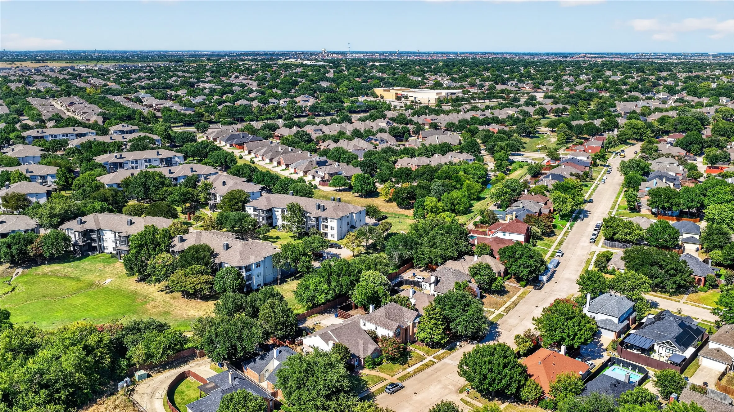 Single Family Residence For Sale in Collin County , 9512 Preston Vineyard Drive, Frisco, Texas 75035, 4 Bedroom, 3 Bathroom, 2 Garage spaces, 2,660 Sqft, built in 1995, mls#21349943, Real Estate Agent in Frisco, Homes For Sale in Collin county, Homes For Sale in Frisco, Realtor in Frisco Texas, Real Estate Brokerage Independent Realty Texas, Luminita Cordes Realtor