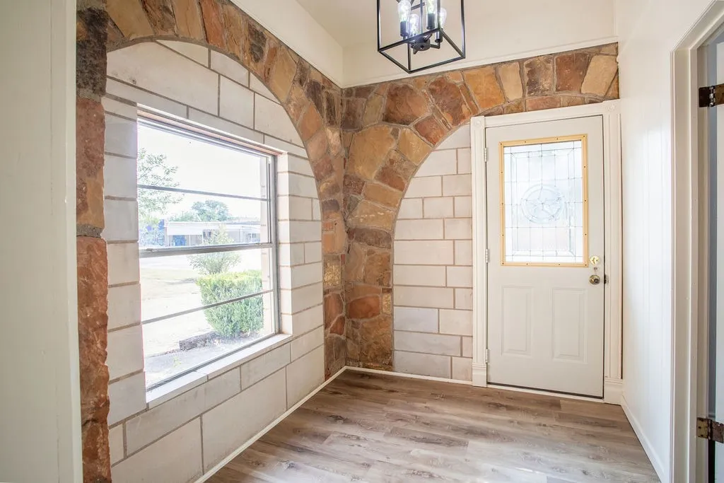 Single Family Residence For Sale in Shackelford County , 232 S Jacobs Street, Albany, Texas 76430, 3 Bedroom, 2 Bathroom, Garage spaces, 2,375 Sqft, built in 1921, mls#21349329, Real Estate Agent in Albany, Homes For Sale in Shackelford county, Homes For Sale in Albany, Realtor in Albany Texas, Real Estate Brokerage Independent Realty Texas, Luminita Cordes Realtor