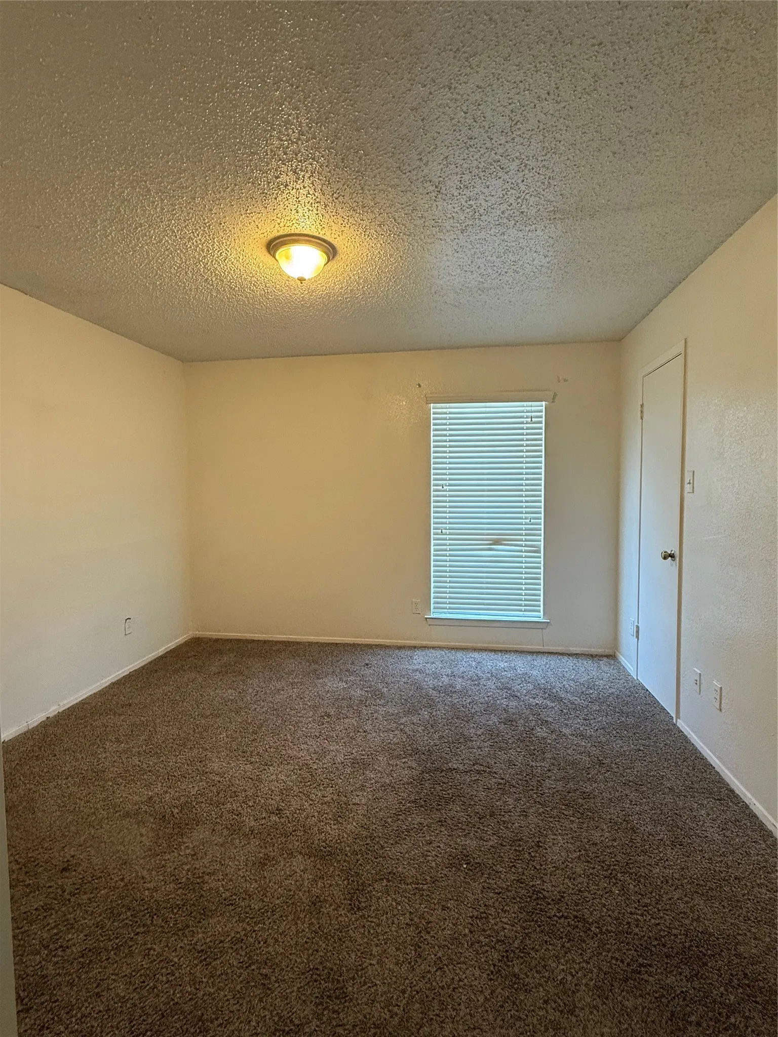 Condominium For Sale in Dallas County , 12480 Abrams Road 504, Dallas, Texas 75243, 1 Bedroom, 1 Bathroom, Garage spaces, 689 Sqft, built in 1982, mls#21341893, Real Estate Agent in Dallas, Homes For Sale in Dallas county, Homes For Sale in Dallas, Realtor in Dallas Texas, Real Estate Brokerage Independent Realty Texas, Luminita Cordes Realtor
