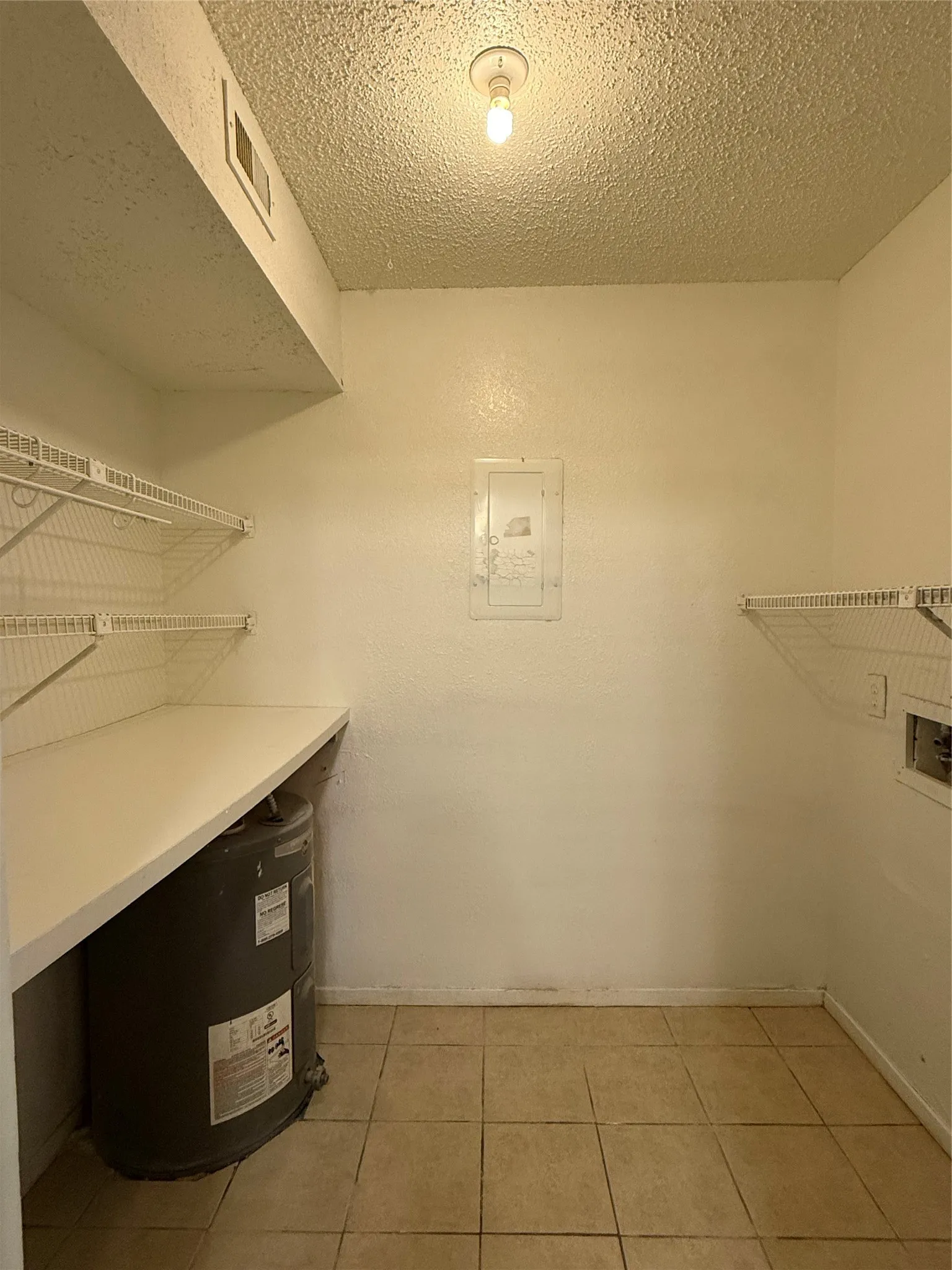 Condominium For Sale in Dallas County , 12480 Abrams Road 504, Dallas, Texas 75243, 1 Bedroom, 1 Bathroom, Garage spaces, 689 Sqft, built in 1982, mls#21341893, Real Estate Agent in Dallas, Homes For Sale in Dallas county, Homes For Sale in Dallas, Realtor in Dallas Texas, Real Estate Brokerage Independent Realty Texas, Luminita Cordes Realtor