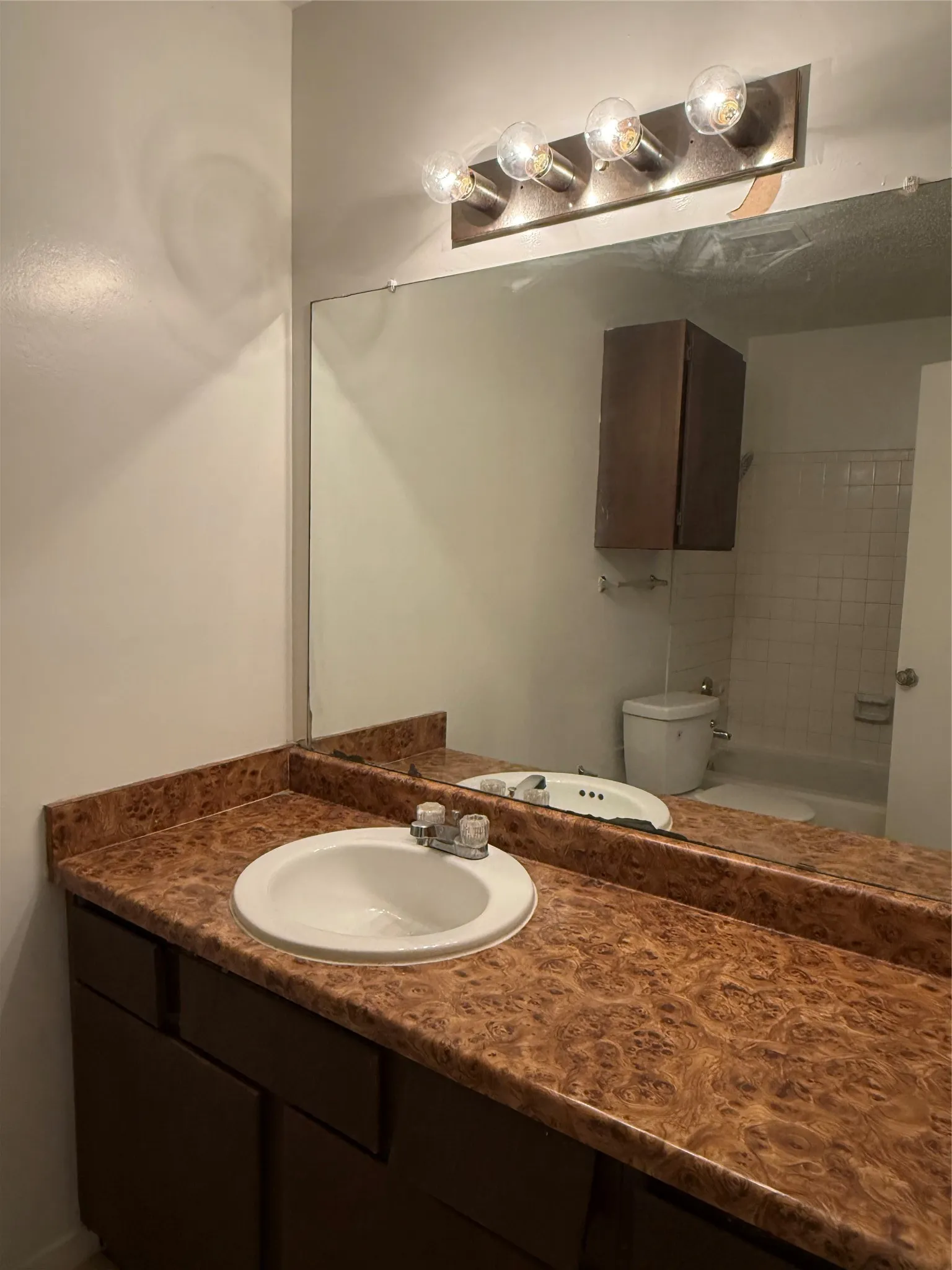 Condominium For Sale in Dallas County , 12480 Abrams Road 504, Dallas, Texas 75243, 1 Bedroom, 1 Bathroom, Garage spaces, 689 Sqft, built in 1982, mls#21341893, Real Estate Agent in Dallas, Homes For Sale in Dallas county, Homes For Sale in Dallas, Realtor in Dallas Texas, Real Estate Brokerage Independent Realty Texas, Luminita Cordes Realtor