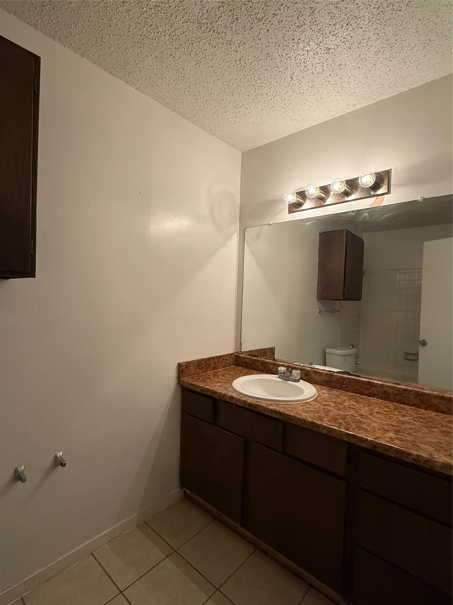 Condominium For Sale in Dallas County , 12480 Abrams Road 504, Dallas, Texas 75243, 1 Bedroom, 1 Bathroom, Garage spaces, 689 Sqft, built in 1982, mls#21341893, Real Estate Agent in Dallas, Homes For Sale in Dallas county, Homes For Sale in Dallas, Realtor in Dallas Texas, Real Estate Brokerage Independent Realty Texas, Luminita Cordes Realtor