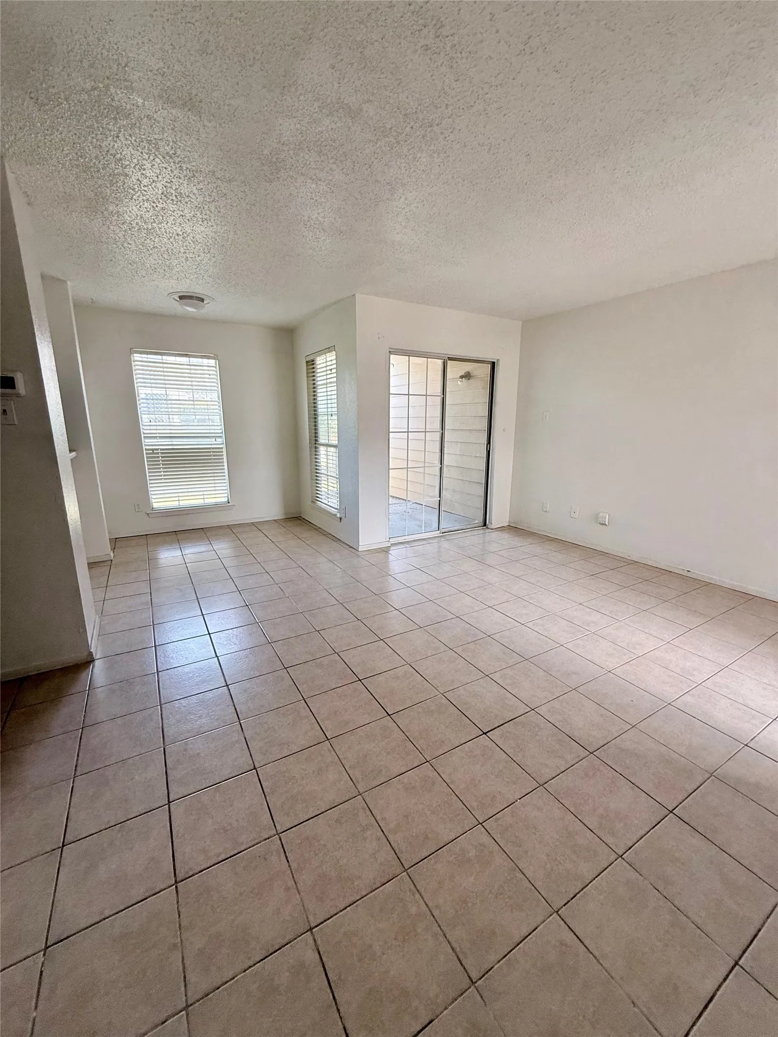 Condominium For Sale in Dallas County , 12480 Abrams Road 504, Dallas, Texas 75243, 1 Bedroom, 1 Bathroom, Garage spaces, 689 Sqft, built in 1982, mls#21341893, Real Estate Agent in Dallas, Homes For Sale in Dallas county, Homes For Sale in Dallas, Realtor in Dallas Texas, Real Estate Brokerage Independent Realty Texas, Luminita Cordes Realtor