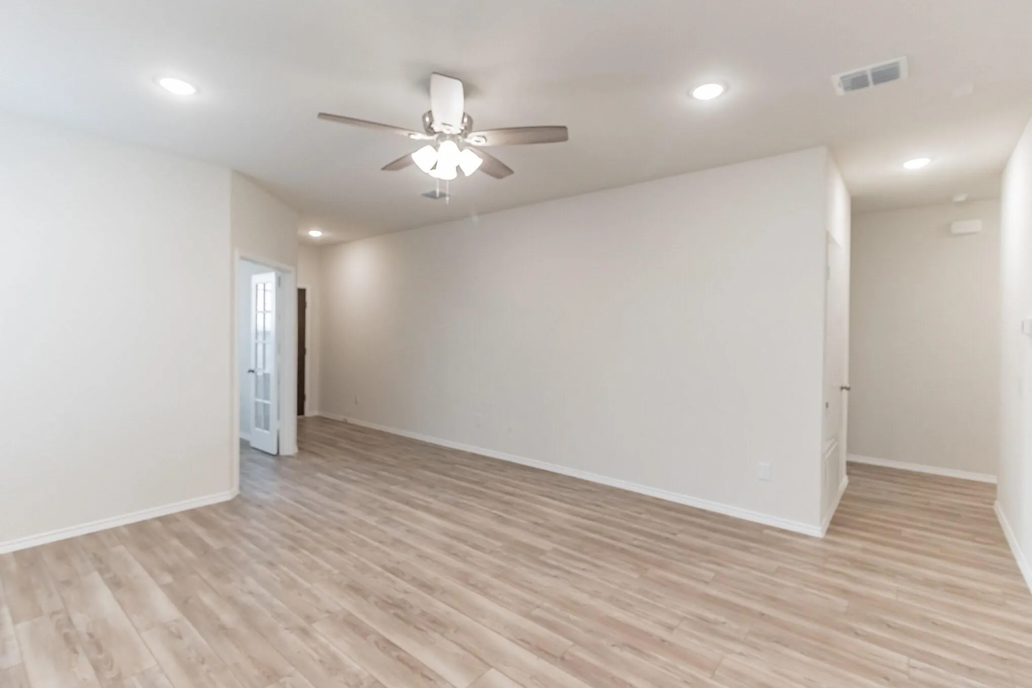 Single Family Residence For Rent in Collin County , 804 Cormorant Street, Princeton, Texas 75407, 3 Bedroom, 2 Bathroom, 2 Garage spaces, 1,541 Sqft, built in 2021, mls#21349954, Real Estate Agent in Princeton, Homes For Rent in Collin county, Homes For Rent in Princeton, Realtor in Princeton Texas, Real Estate Brokerage Independent Realty Texas, Luminita Cordes Realtor