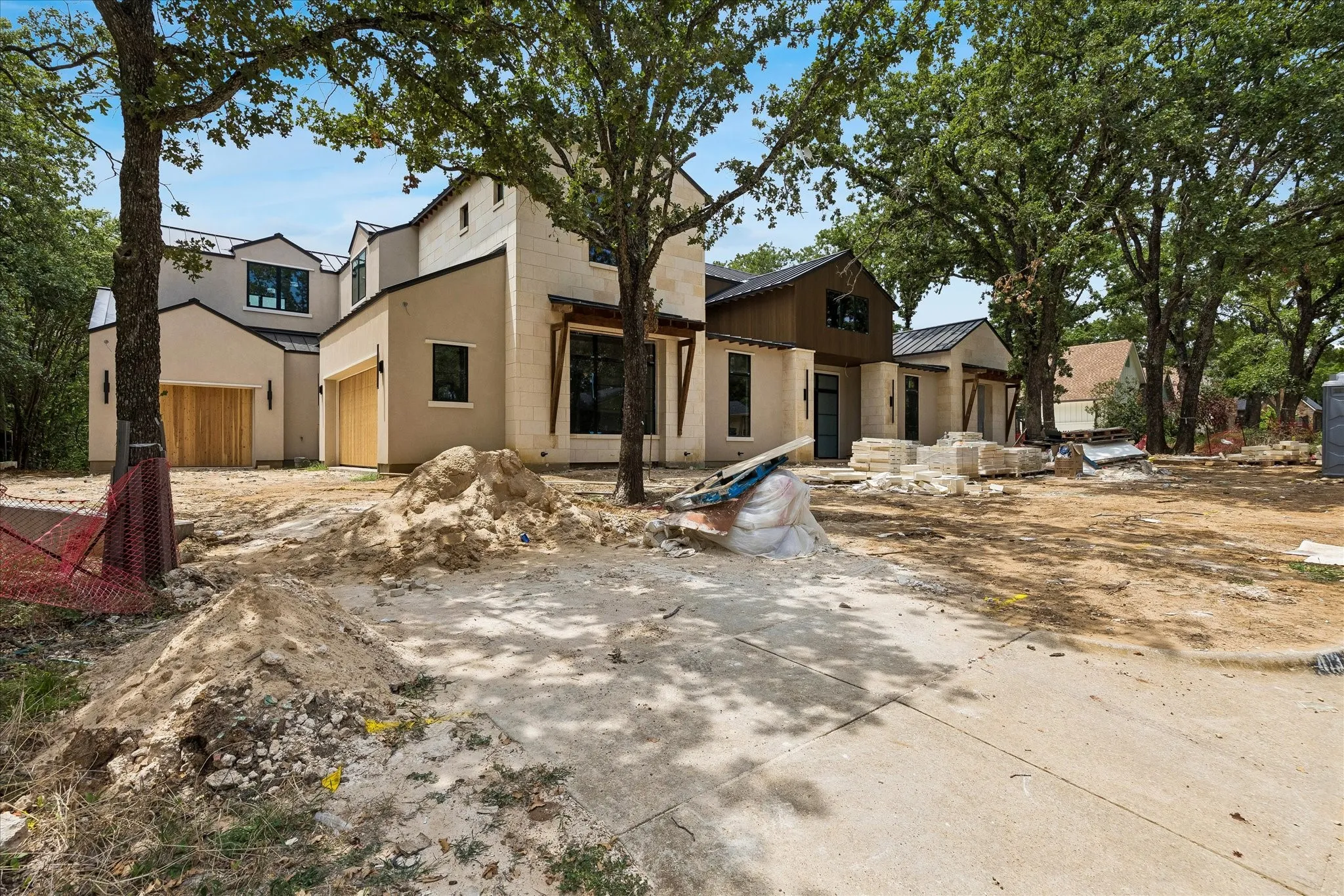 Single Family Residence For Sale in Tarrant County , 413 Live Oak Drive, Colleyville, Texas 76034, 4 Bedrooms, 5 Bathrooms, 3 Garage spaces, 4,705 Sqft, built in 1973, Price $3,199,000, mls#21343778, Real Estate Agent in Colleyville, Homes For Sale in Tarrant county, Homes For Sale in Colleyville, Realtor in Colleyville Texas, Real Estate Brokerage Independent Realty Texas, Luminita Cordes Realtor
