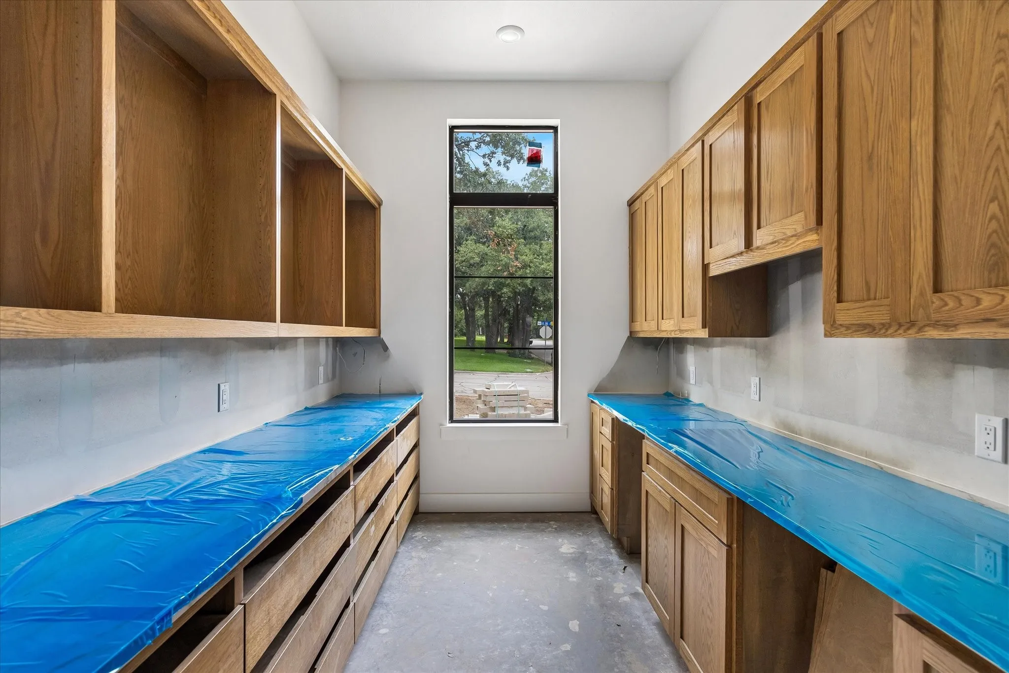 Hidden Prep-Kitchen with ample storage