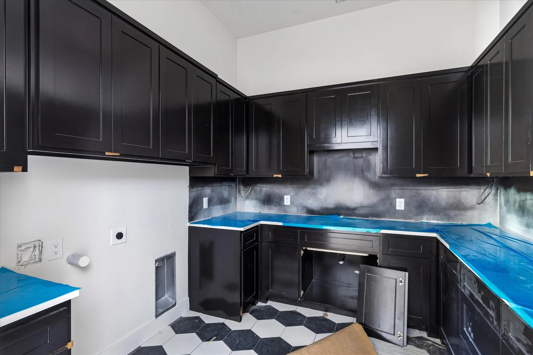 Utility Room with lots of cabinets for storage