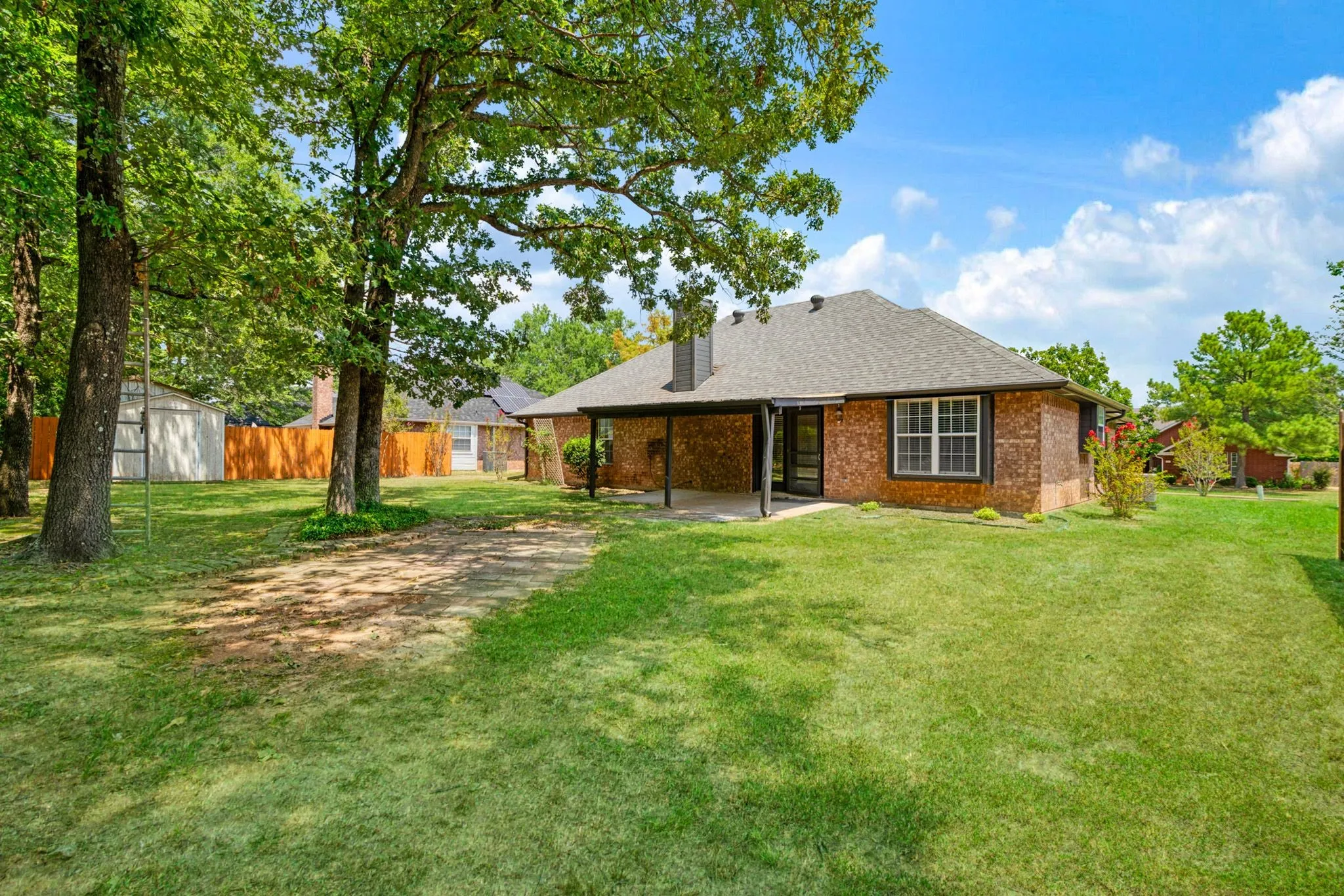 Single Family Residence For Sale in Lamar County , 470 Chestnut Lane, Reno, Texas 75462, 3 Bedroom, 2 Bathroom, 2 Garage spaces, 1,472 Sqft, built in 1995, mls#21349220, Real Estate Agent in Reno, Homes For Sale in Lamar county, Homes For Sale in Reno, Realtor in Reno Texas, Real Estate Brokerage Independent Realty Texas, Luminita Cordes Realtor