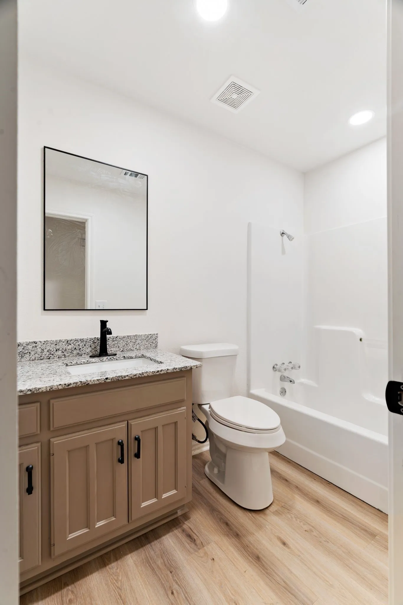 Single Family Residence For Sale in Lamar County , 470 Chestnut Lane, Reno, Texas 75462, 3 Bedroom, 2 Bathroom, 2 Garage spaces, 1,472 Sqft, built in 1995, mls#21349220, Real Estate Agent in Reno, Homes For Sale in Lamar county, Homes For Sale in Reno, Realtor in Reno Texas, Real Estate Brokerage Independent Realty Texas, Luminita Cordes Realtor