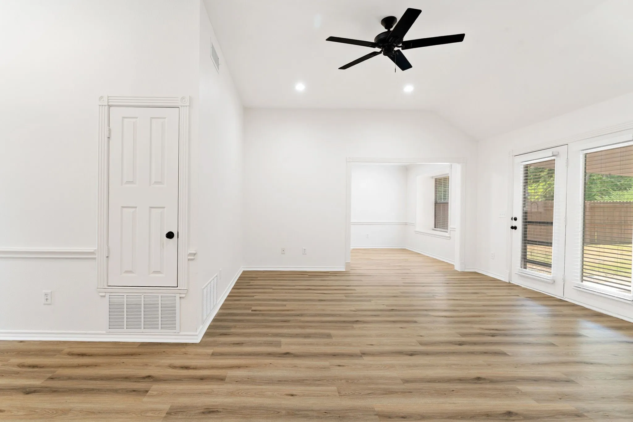 Single Family Residence For Sale in Lamar County , 470 Chestnut Lane, Reno, Texas 75462, 3 Bedroom, 2 Bathroom, 2 Garage spaces, 1,472 Sqft, built in 1995, mls#21349220, Real Estate Agent in Reno, Homes For Sale in Lamar county, Homes For Sale in Reno, Realtor in Reno Texas, Real Estate Brokerage Independent Realty Texas, Luminita Cordes Realtor