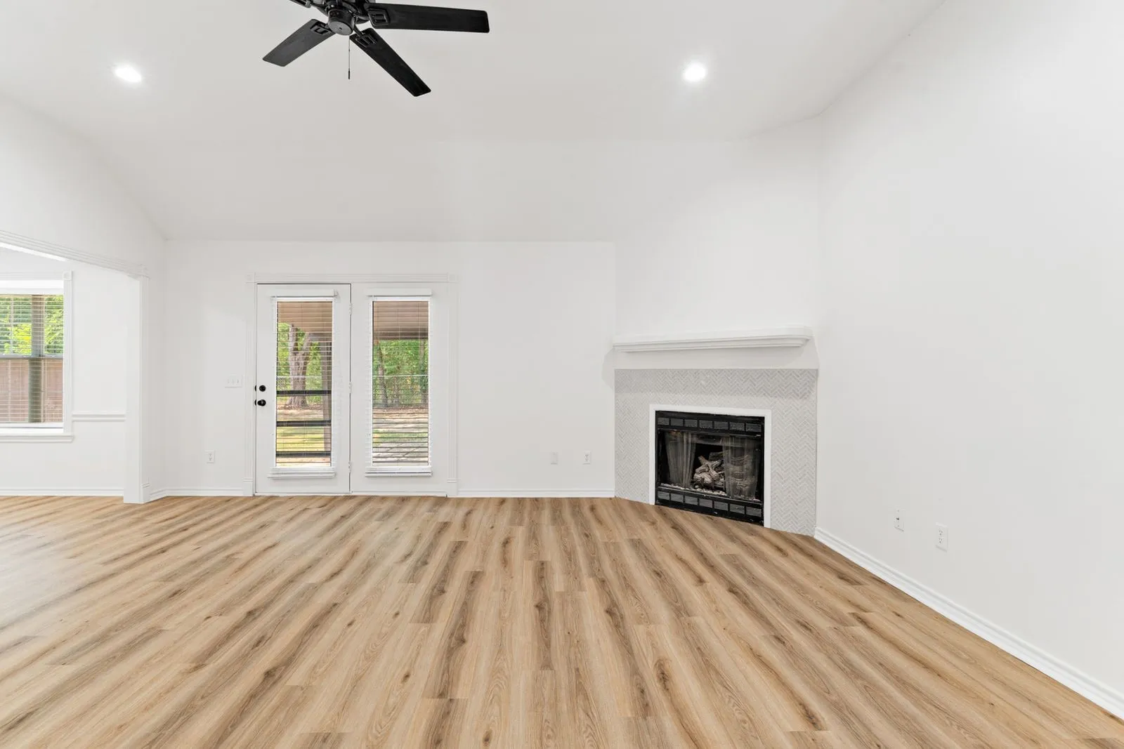 Single Family Residence For Sale in Lamar County , 470 Chestnut Lane, Reno, Texas 75462, 3 Bedroom, 2 Bathroom, 2 Garage spaces, 1,472 Sqft, built in 1995, mls#21349220, Real Estate Agent in Reno, Homes For Sale in Lamar county, Homes For Sale in Reno, Realtor in Reno Texas, Real Estate Brokerage Independent Realty Texas, Luminita Cordes Realtor