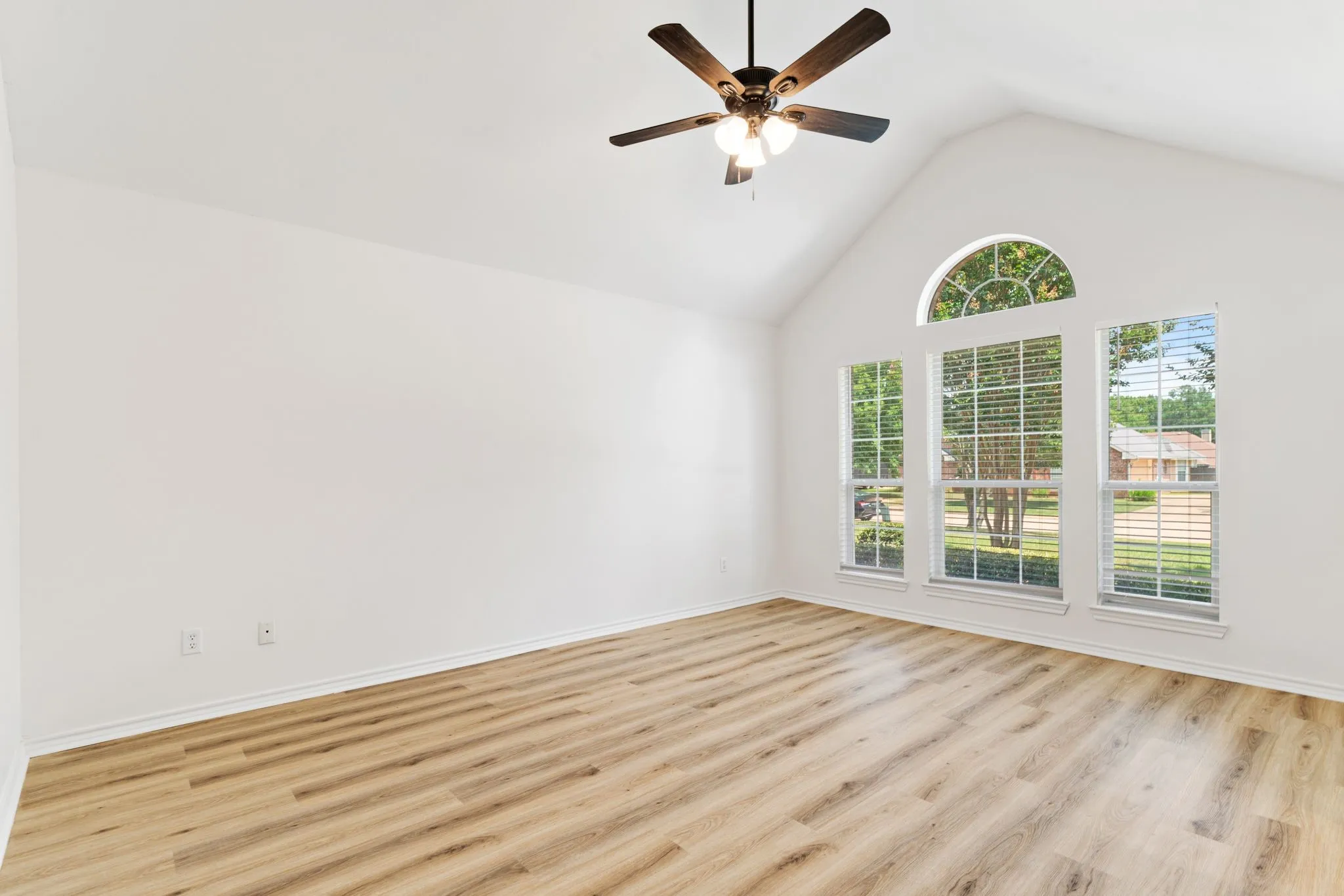 Single Family Residence For Sale in Lamar County , 470 Chestnut Lane, Reno, Texas 75462, 3 Bedroom, 2 Bathroom, 2 Garage spaces, 1,472 Sqft, built in 1995, mls#21349220, Real Estate Agent in Reno, Homes For Sale in Lamar county, Homes For Sale in Reno, Realtor in Reno Texas, Real Estate Brokerage Independent Realty Texas, Luminita Cordes Realtor