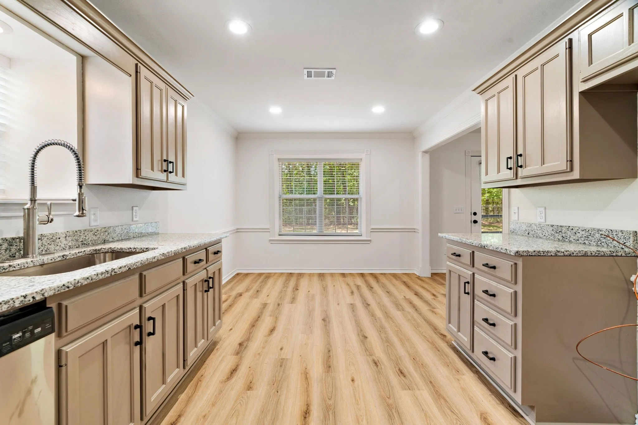 Single Family Residence For Sale in Lamar County , 470 Chestnut Lane, Reno, Texas 75462, 3 Bedroom, 2 Bathroom, 2 Garage spaces, 1,472 Sqft, built in 1995, mls#21349220, Real Estate Agent in Reno, Homes For Sale in Lamar county, Homes For Sale in Reno, Realtor in Reno Texas, Real Estate Brokerage Independent Realty Texas, Luminita Cordes Realtor
