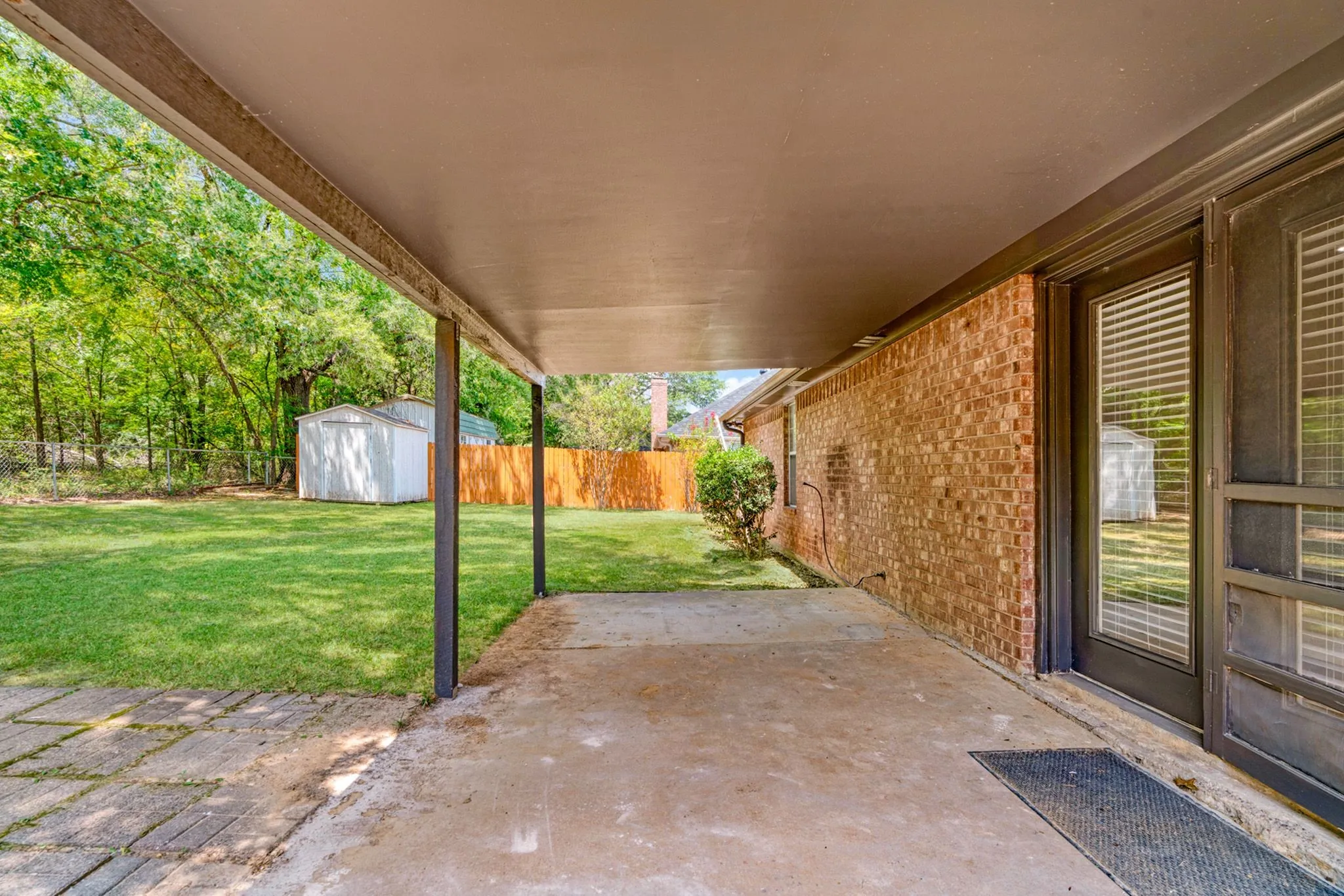Single Family Residence For Sale in Lamar County , 470 Chestnut Lane, Reno, Texas 75462, 3 Bedroom, 2 Bathroom, 2 Garage spaces, 1,472 Sqft, built in 1995, mls#21349220, Real Estate Agent in Reno, Homes For Sale in Lamar county, Homes For Sale in Reno, Realtor in Reno Texas, Real Estate Brokerage Independent Realty Texas, Luminita Cordes Realtor