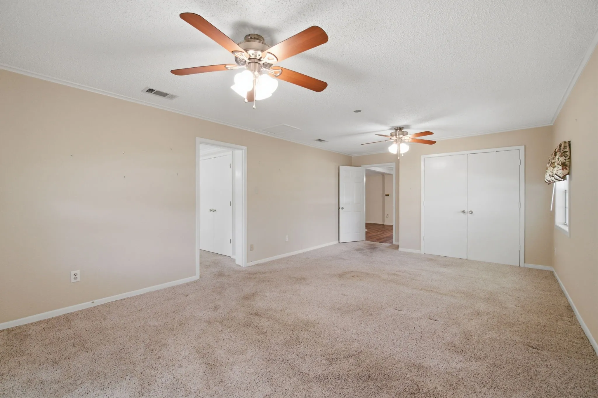 Manufactured Home For Sale in Taylor County , 5849 Atlantic Drive, Abilene, Texas 79606, 5 Bedroom, 2 Bathroom, 2 Garage spaces, 1,880 Sqft, built in 1976, mls#21349655, Real Estate Agent in Abilene, Homes For Sale in Taylor county, Homes For Sale in Abilene, Realtor in Abilene Texas, Real Estate Brokerage Independent Realty Texas, Luminita Cordes Realtor