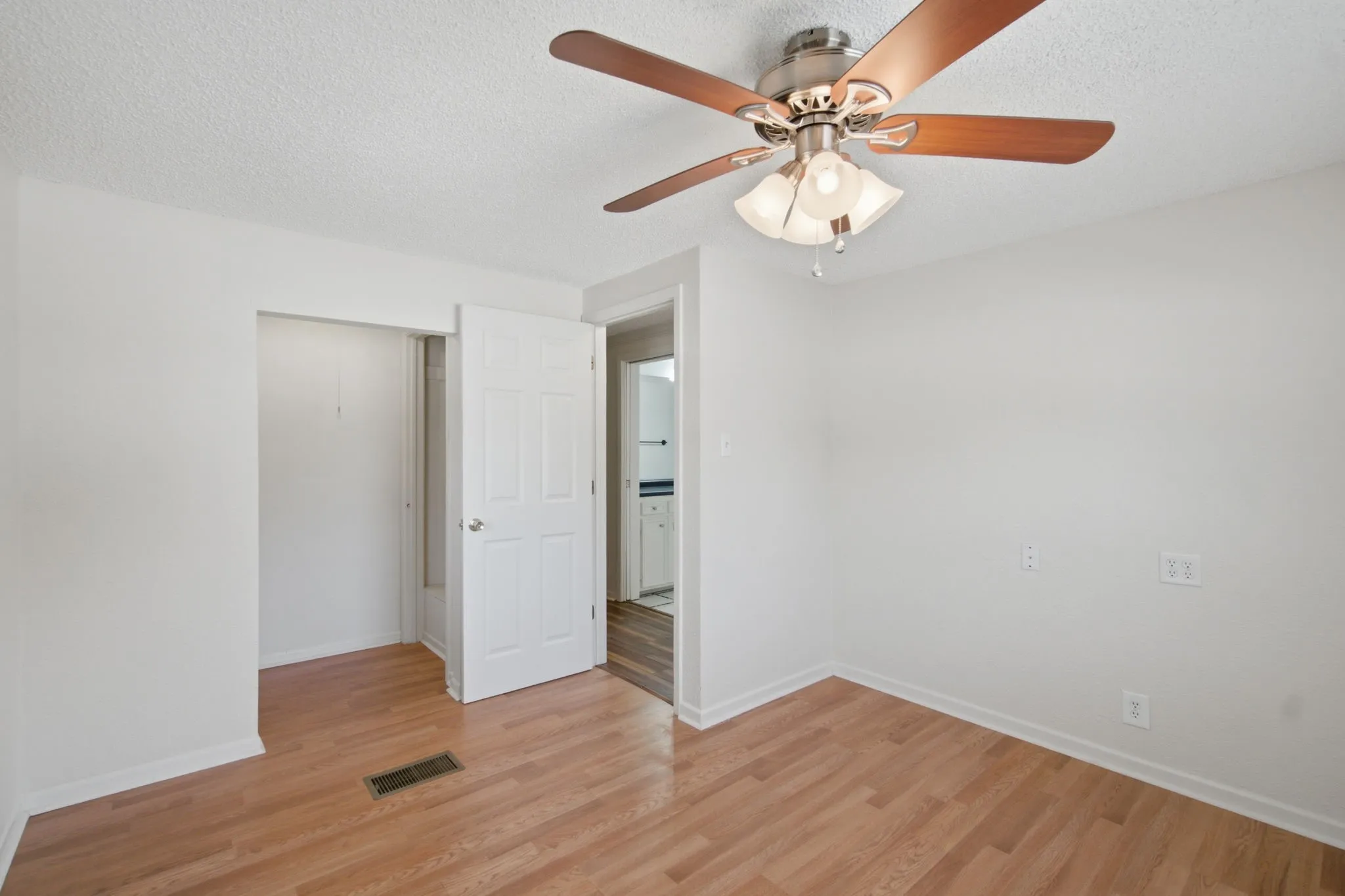Manufactured Home For Sale in Taylor County , 5849 Atlantic Drive, Abilene, Texas 79606, 5 Bedroom, 2 Bathroom, 2 Garage spaces, 1,880 Sqft, built in 1976, mls#21349655, Real Estate Agent in Abilene, Homes For Sale in Taylor county, Homes For Sale in Abilene, Realtor in Abilene Texas, Real Estate Brokerage Independent Realty Texas, Luminita Cordes Realtor
