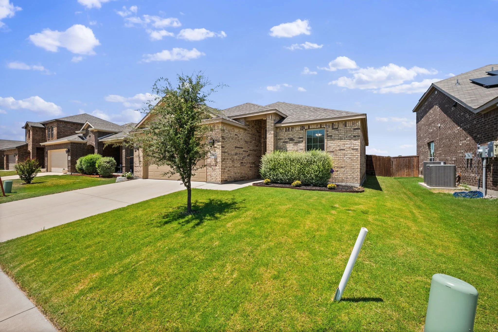 Single Family Residence For Sale in Tarrant County , 312 Marble Creek Drive, Fort Worth, Texas 76131, 3 Bedroom, 2 Bathroom, 2 Garage spaces, 1,471 Sqft, built in 2018, mls#21349971, Real Estate Agent in Fort Worth, Homes For Sale in Tarrant county, Homes For Sale in Fort Worth, Realtor in Fort Worth Texas, Real Estate Brokerage Independent Realty Texas, Luminita Cordes Realtor
