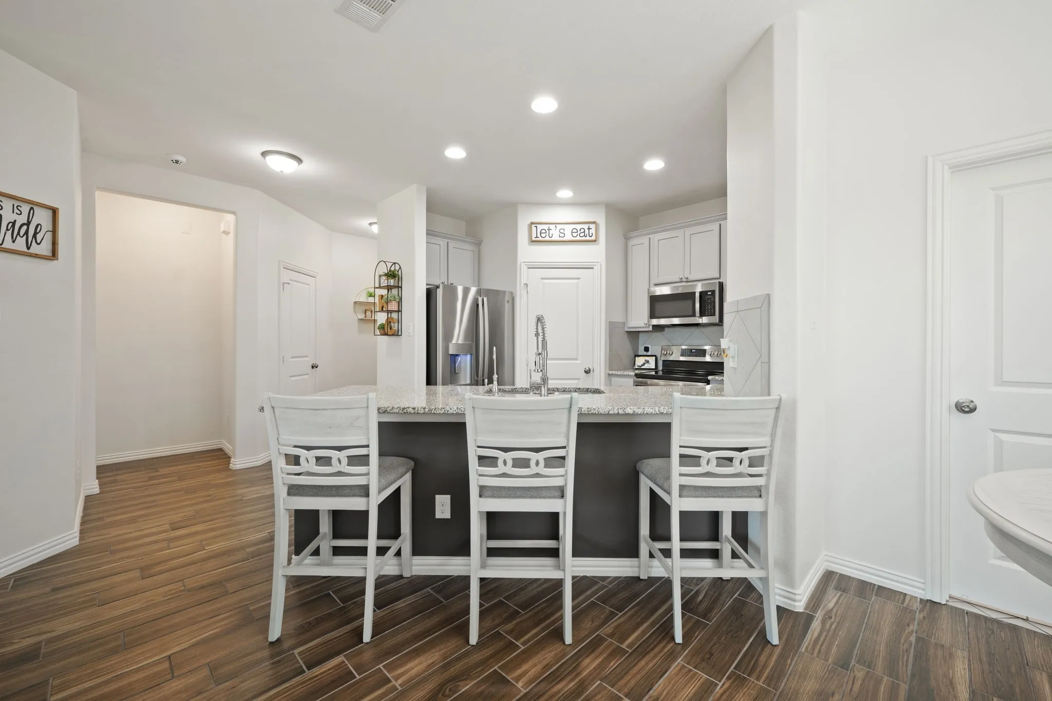 Single Family Residence For Sale in Tarrant County , 312 Marble Creek Drive, Fort Worth, Texas 76131, 3 Bedroom, 2 Bathroom, 2 Garage spaces, 1,471 Sqft, built in 2018, mls#21349971, Real Estate Agent in Fort Worth, Homes For Sale in Tarrant county, Homes For Sale in Fort Worth, Realtor in Fort Worth Texas, Real Estate Brokerage Independent Realty Texas, Luminita Cordes Realtor