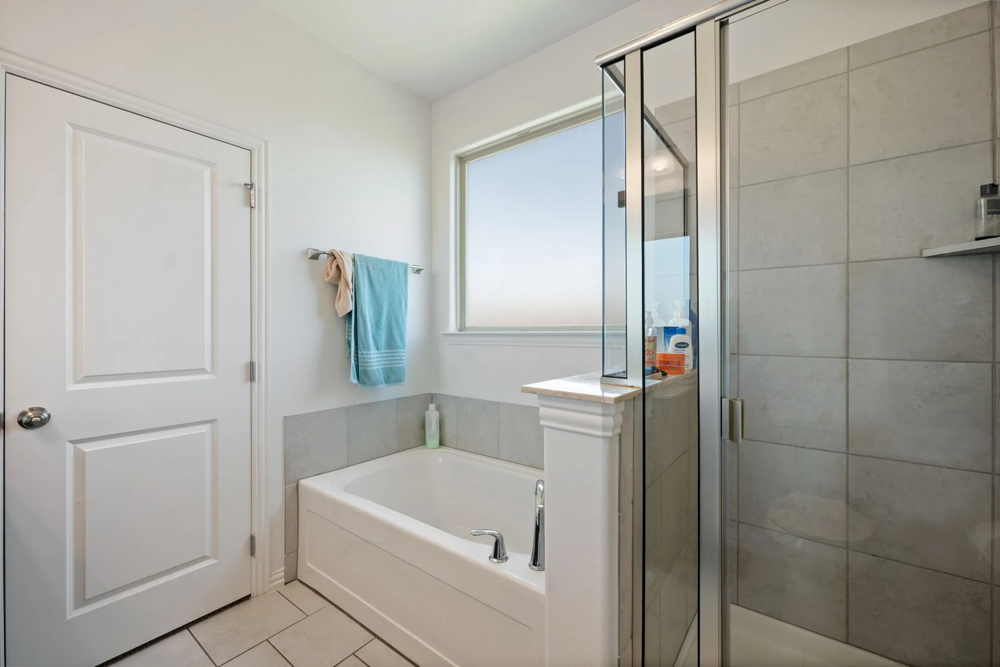 Single Family Residence For Sale in Tarrant County , 312 Marble Creek Drive, Fort Worth, Texas 76131, 3 Bedroom, 2 Bathroom, 2 Garage spaces, 1,471 Sqft, built in 2018, mls#21349971, Real Estate Agent in Fort Worth, Homes For Sale in Tarrant county, Homes For Sale in Fort Worth, Realtor in Fort Worth Texas, Real Estate Brokerage Independent Realty Texas, Luminita Cordes Realtor