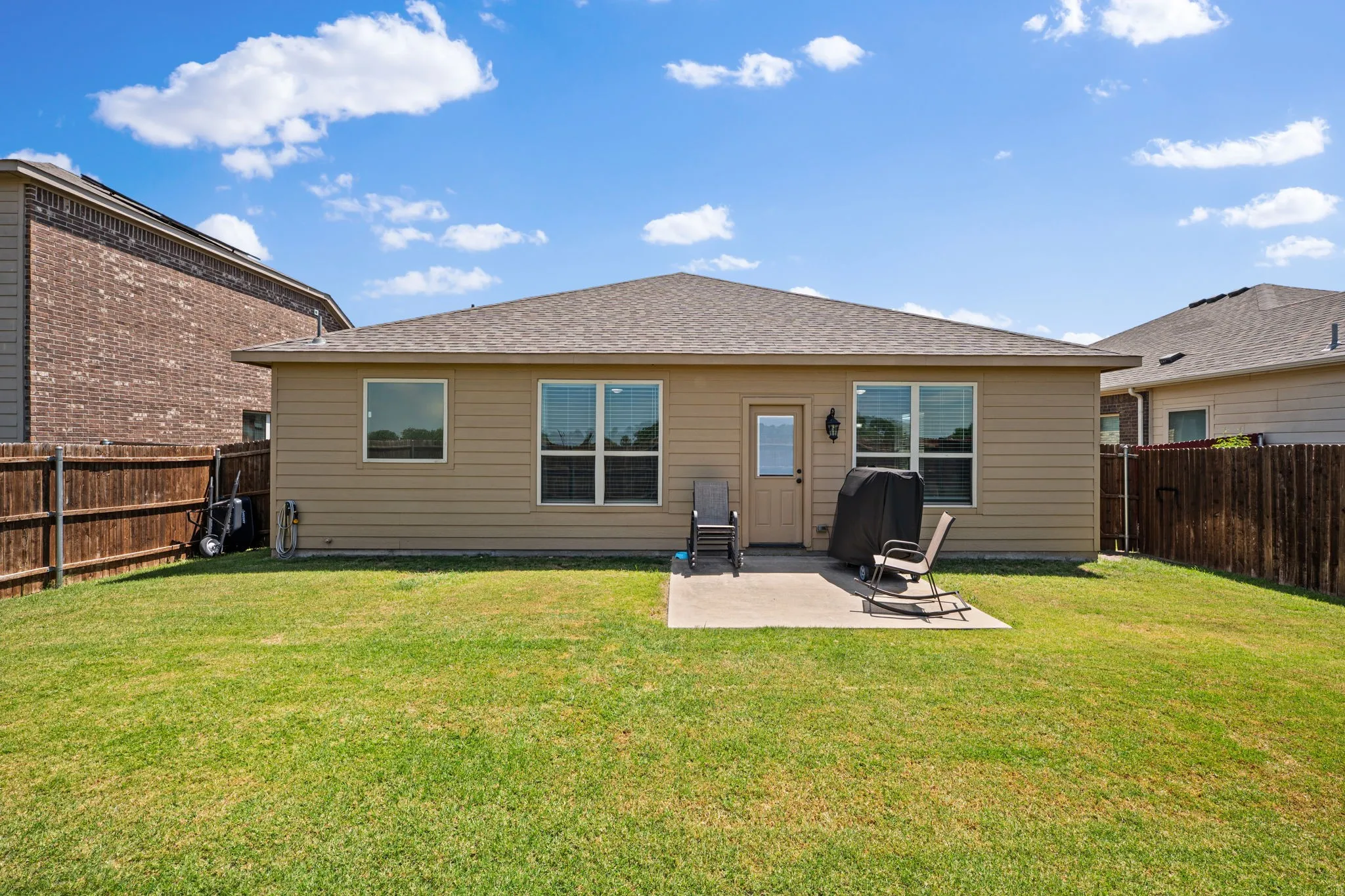 Single Family Residence For Sale in Tarrant County , 312 Marble Creek Drive, Fort Worth, Texas 76131, 3 Bedroom, 2 Bathroom, 2 Garage spaces, 1,471 Sqft, built in 2018, mls#21349971, Real Estate Agent in Fort Worth, Homes For Sale in Tarrant county, Homes For Sale in Fort Worth, Realtor in Fort Worth Texas, Real Estate Brokerage Independent Realty Texas, Luminita Cordes Realtor