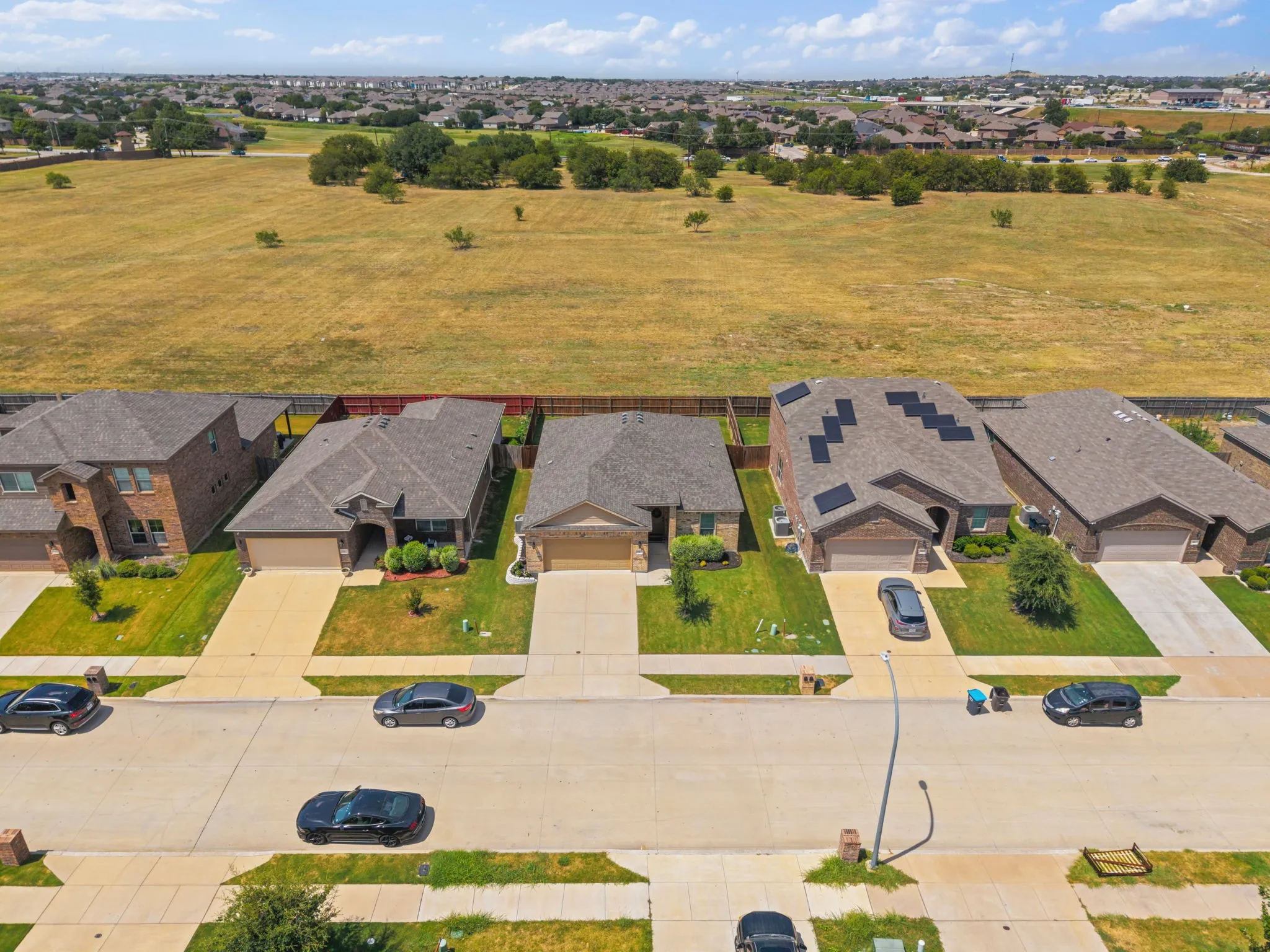 Single Family Residence For Sale in Tarrant County , 312 Marble Creek Drive, Fort Worth, Texas 76131, 3 Bedroom, 2 Bathroom, 2 Garage spaces, 1,471 Sqft, built in 2018, mls#21349971, Real Estate Agent in Fort Worth, Homes For Sale in Tarrant county, Homes For Sale in Fort Worth, Realtor in Fort Worth Texas, Real Estate Brokerage Independent Realty Texas, Luminita Cordes Realtor