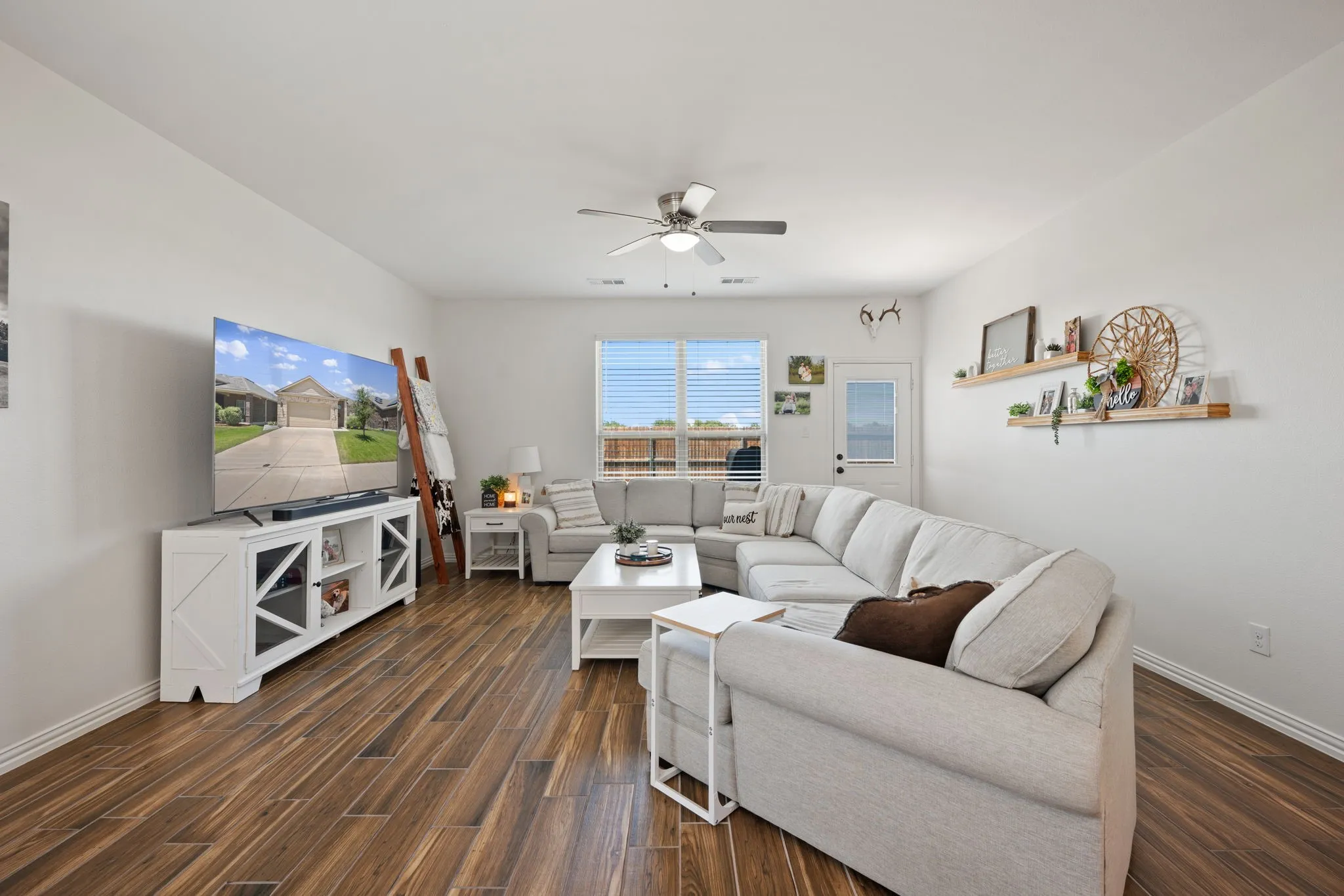 Single Family Residence For Sale in Tarrant County , 312 Marble Creek Drive, Fort Worth, Texas 76131, 3 Bedroom, 2 Bathroom, 2 Garage spaces, 1,471 Sqft, built in 2018, mls#21349971, Real Estate Agent in Fort Worth, Homes For Sale in Tarrant county, Homes For Sale in Fort Worth, Realtor in Fort Worth Texas, Real Estate Brokerage Independent Realty Texas, Luminita Cordes Realtor